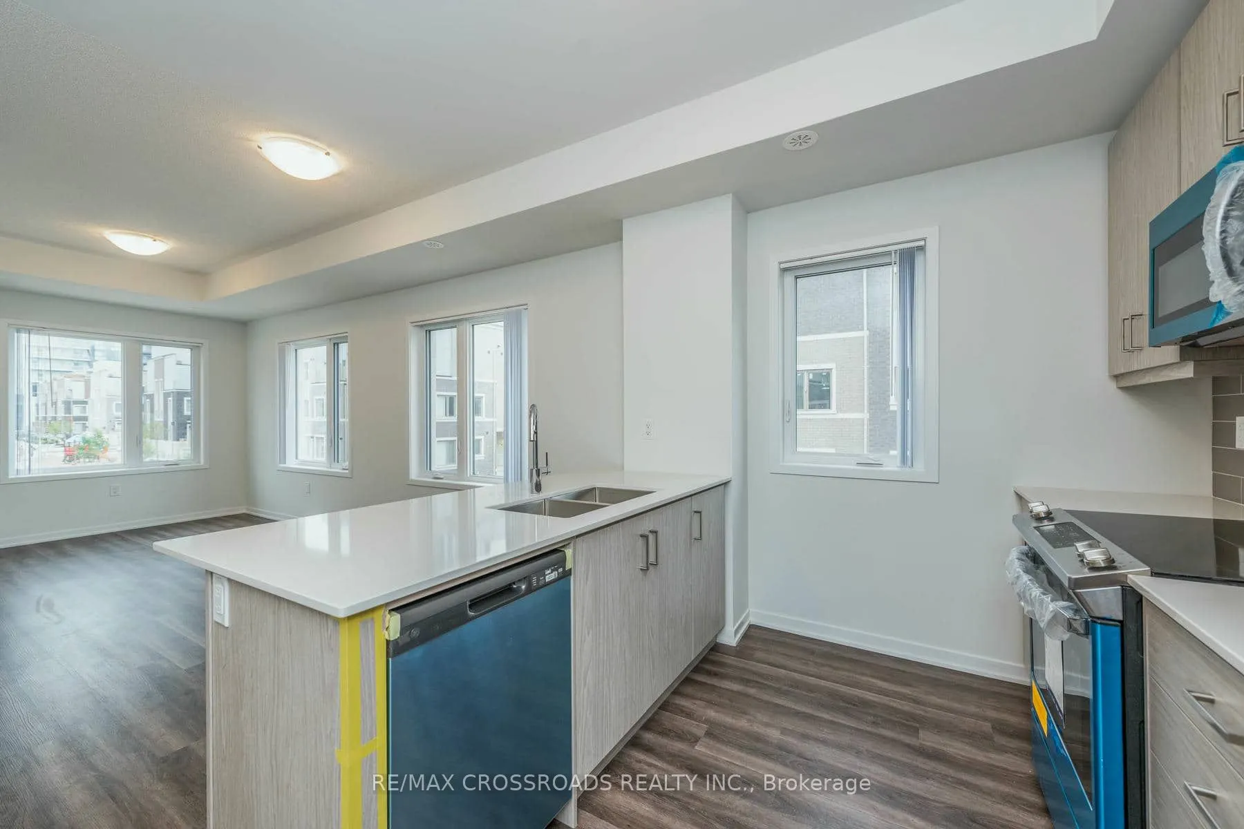 140 Honeycrisp Crescent, #292