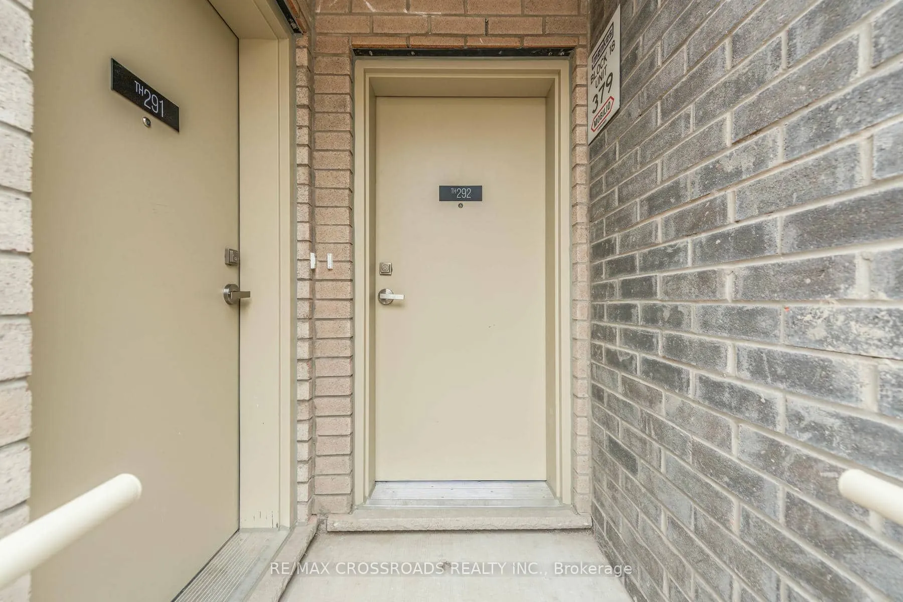 140 Honeycrisp Crescent, #292