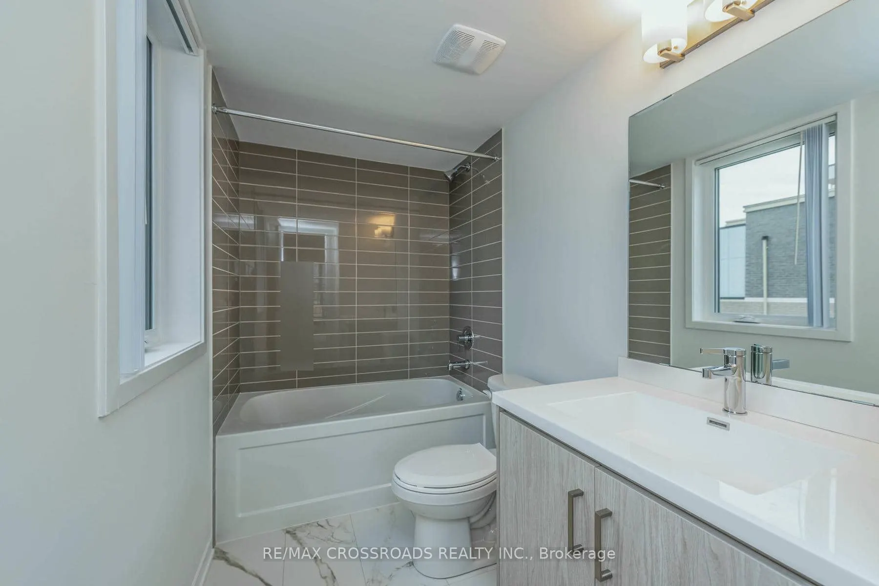 140 Honeycrisp Crescent, #292