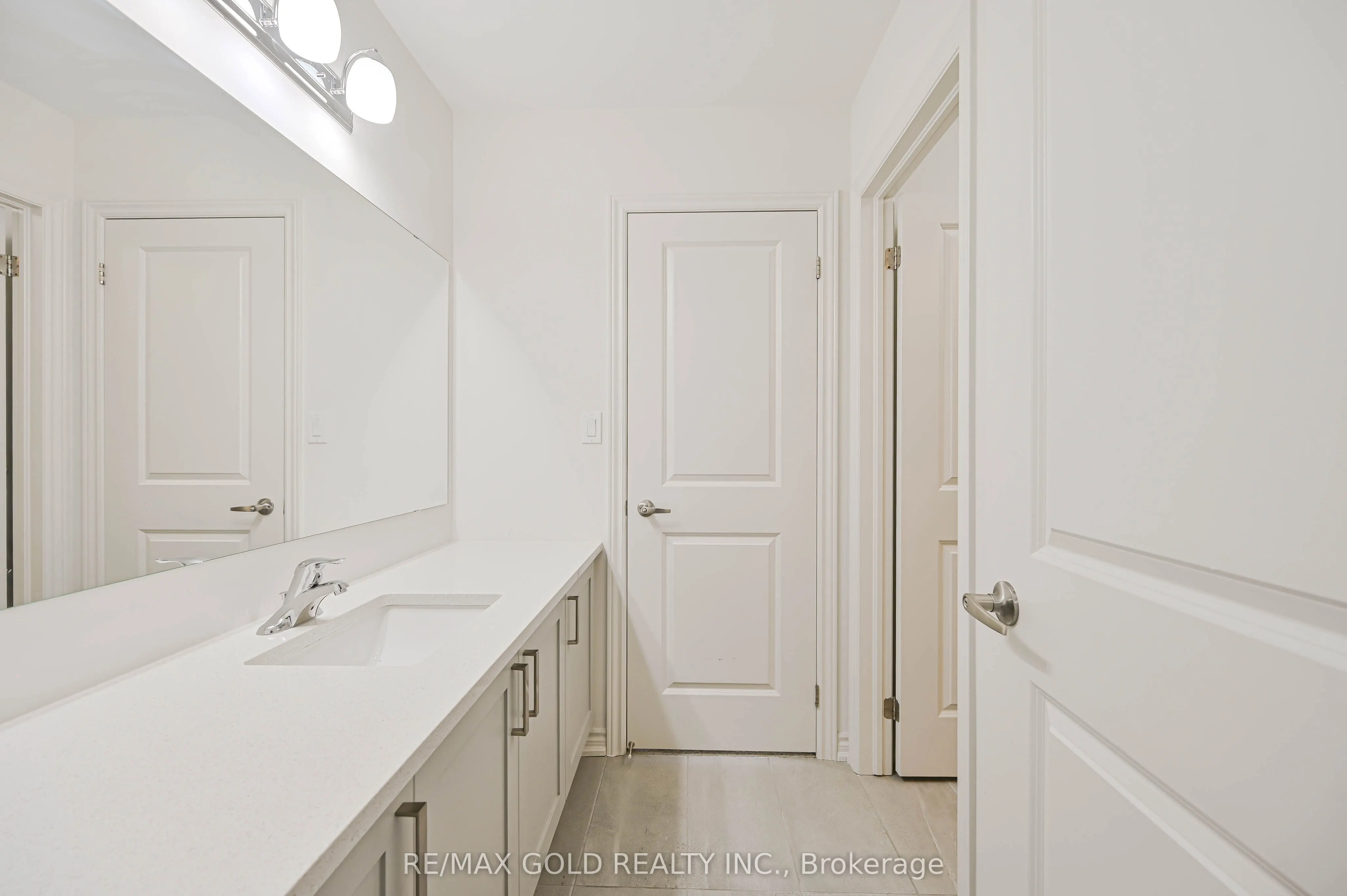 15 Sandhill Crescent