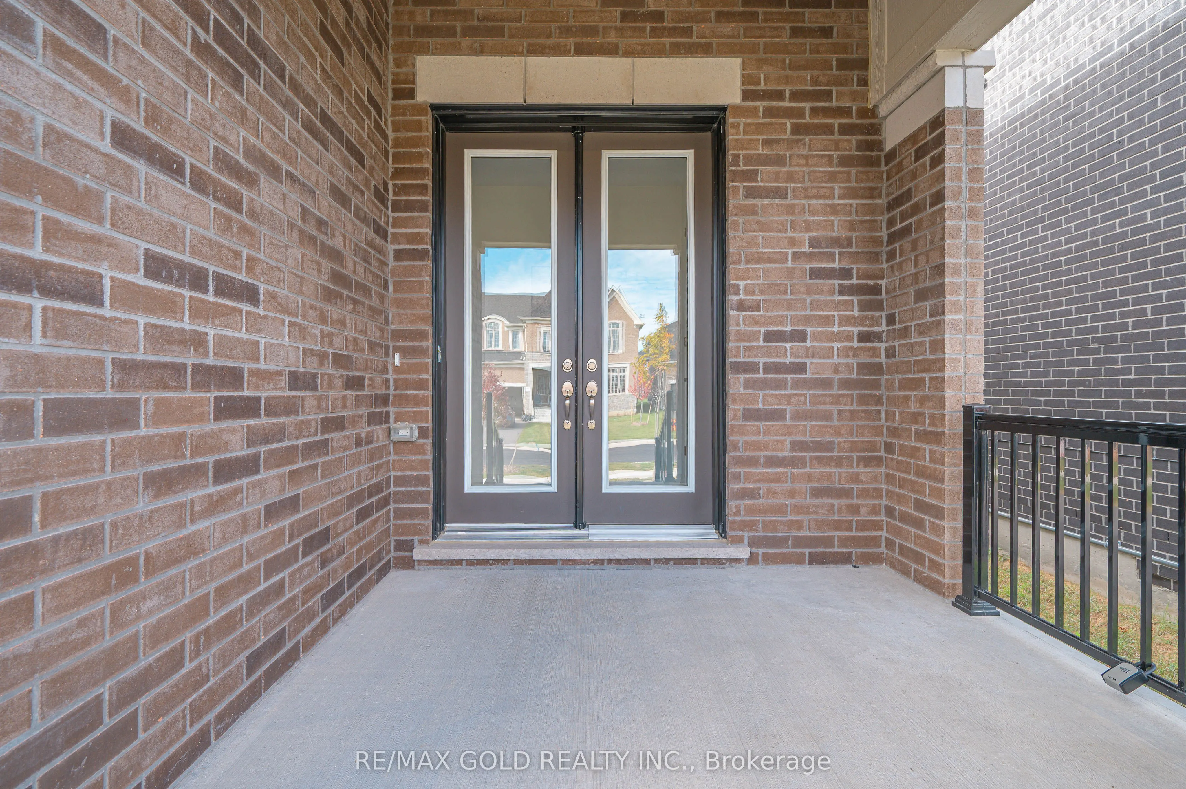 15 Sandhill Crescent