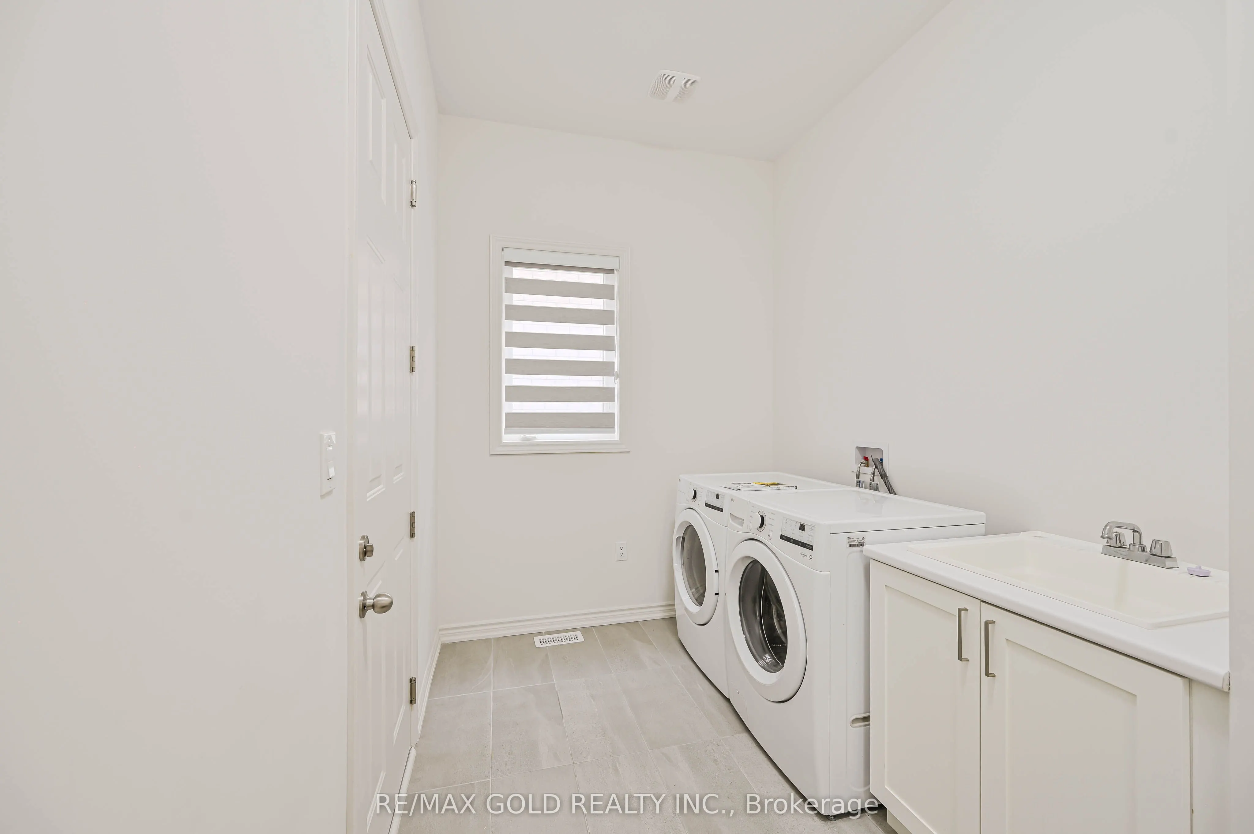 15 Sandhill Crescent