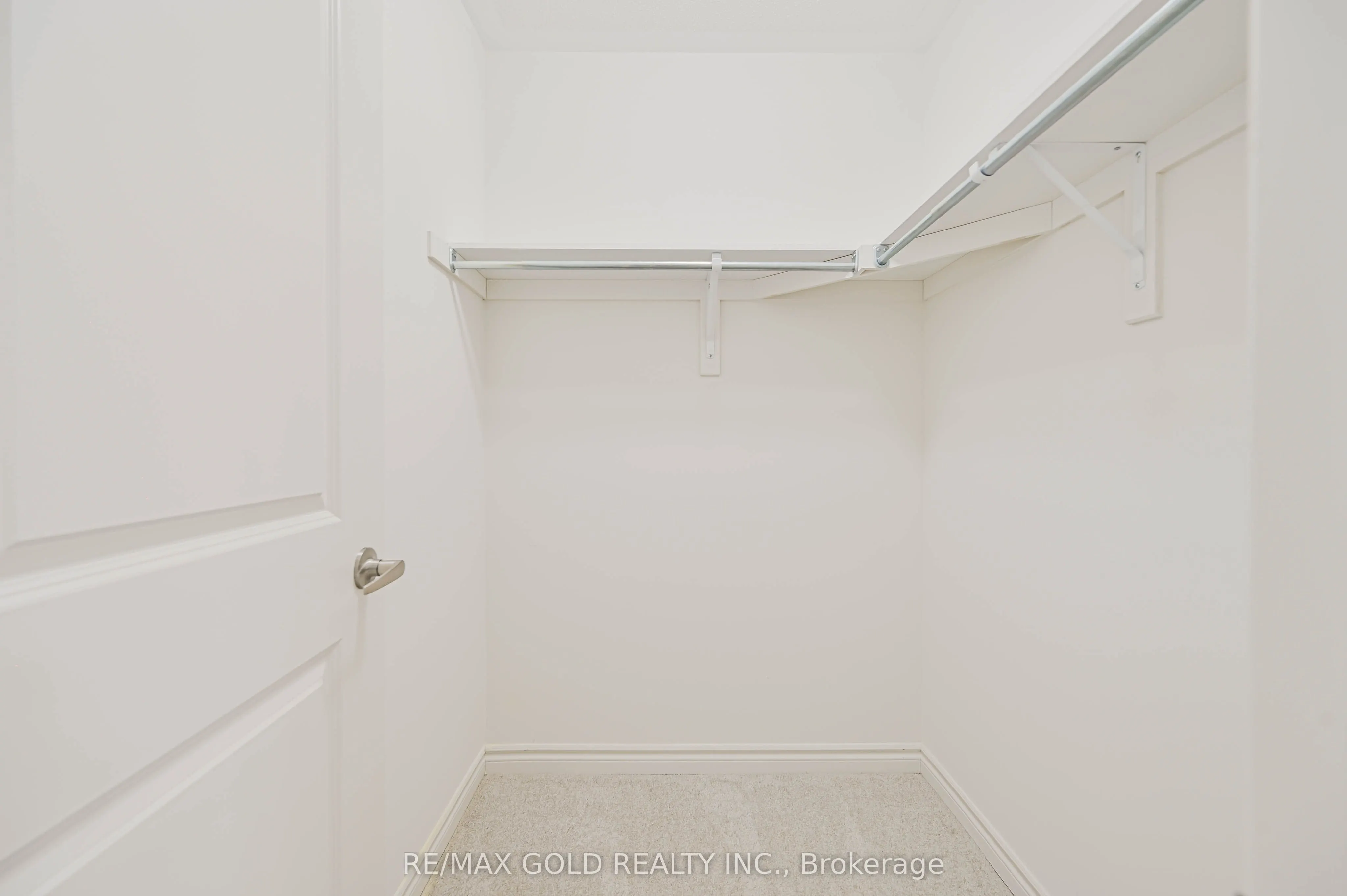 15 Sandhill Crescent