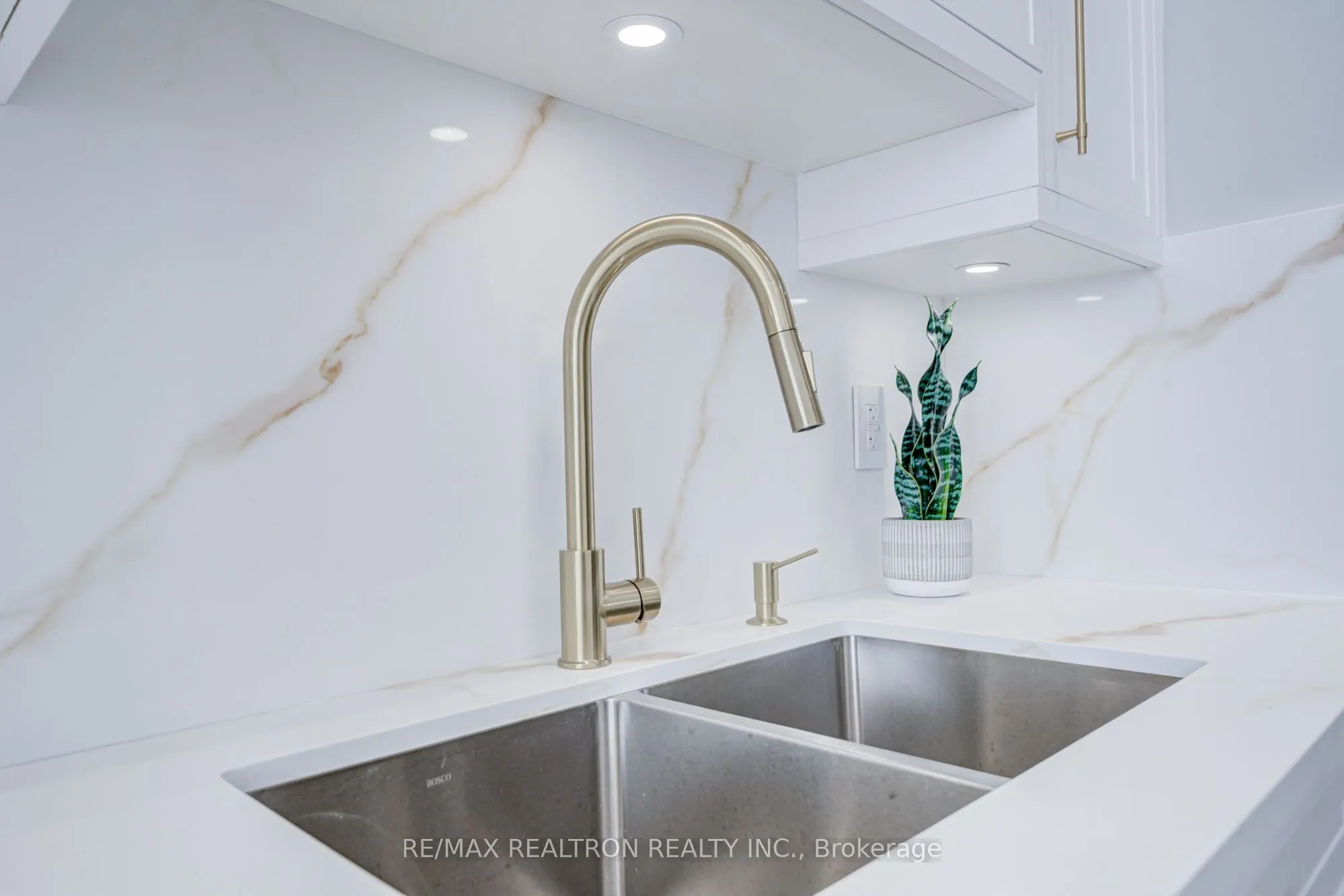 7 Townsgate Drive, #1601