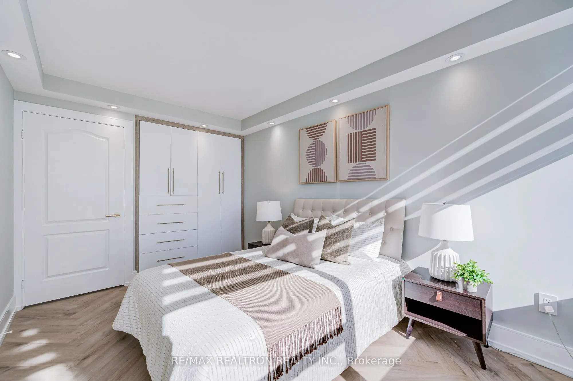 7 Townsgate Drive, #1601
