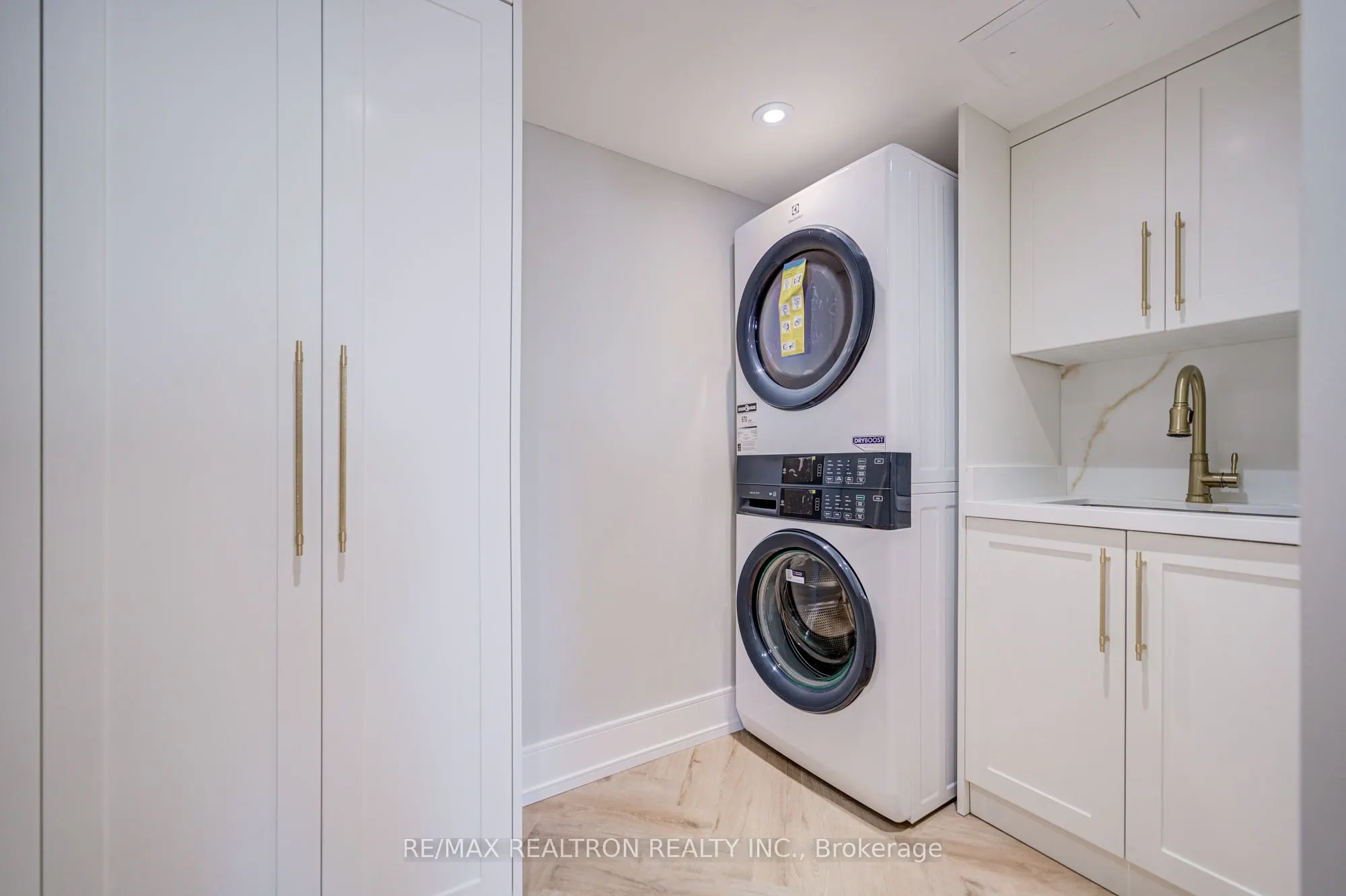 7 Townsgate Drive, #1601