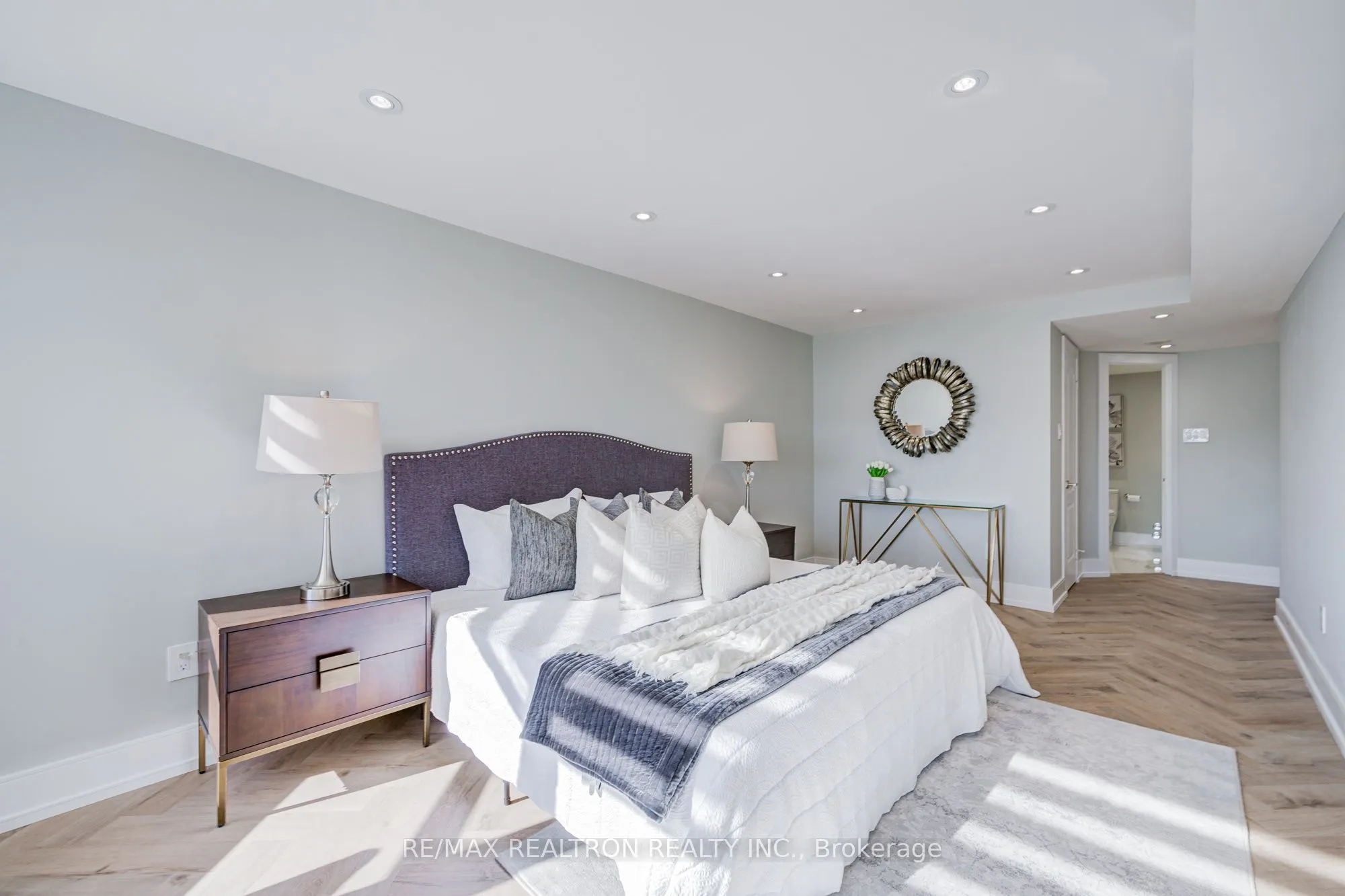 7 Townsgate Drive, #1601