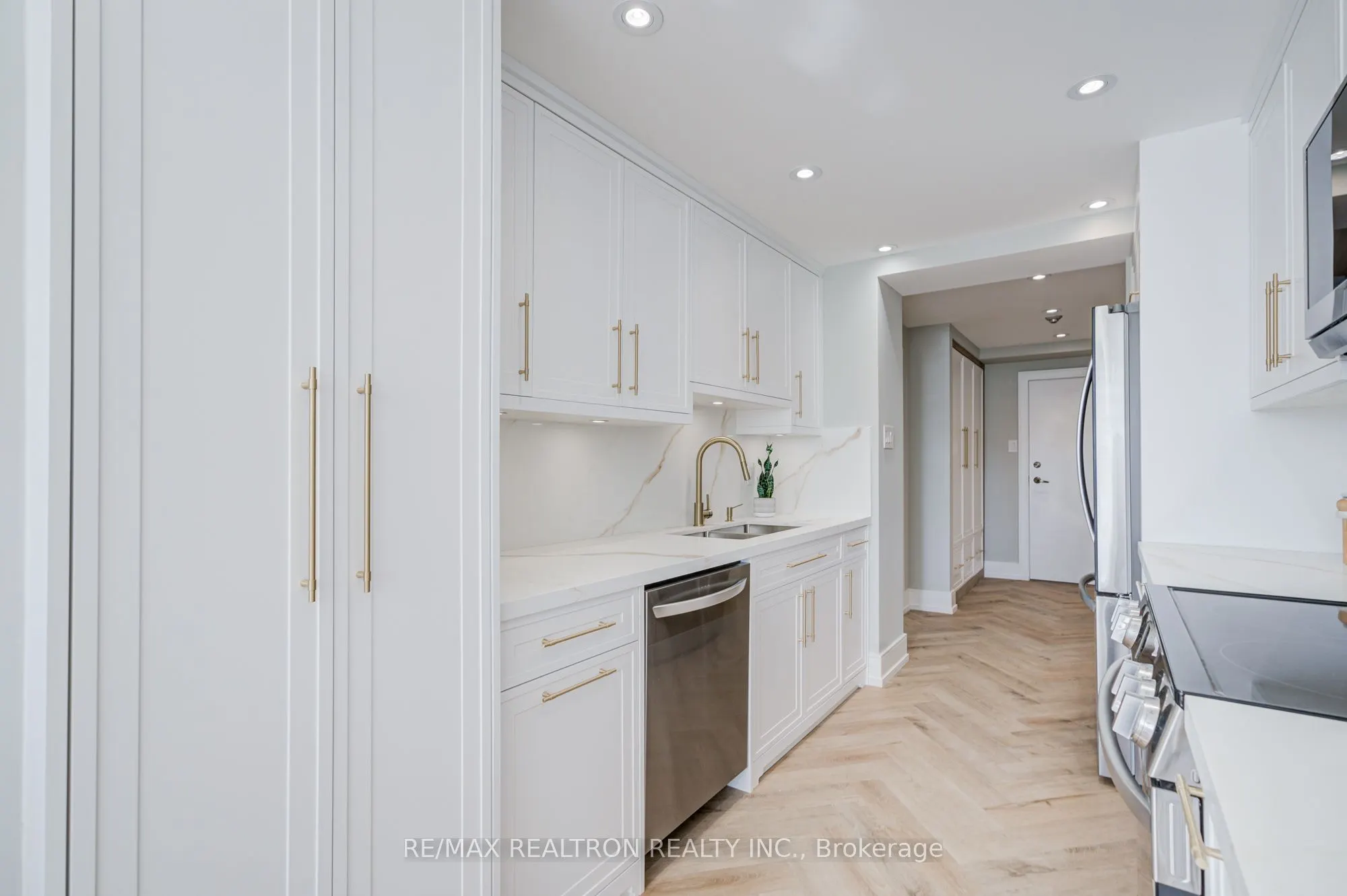 7 Townsgate Drive, #1601