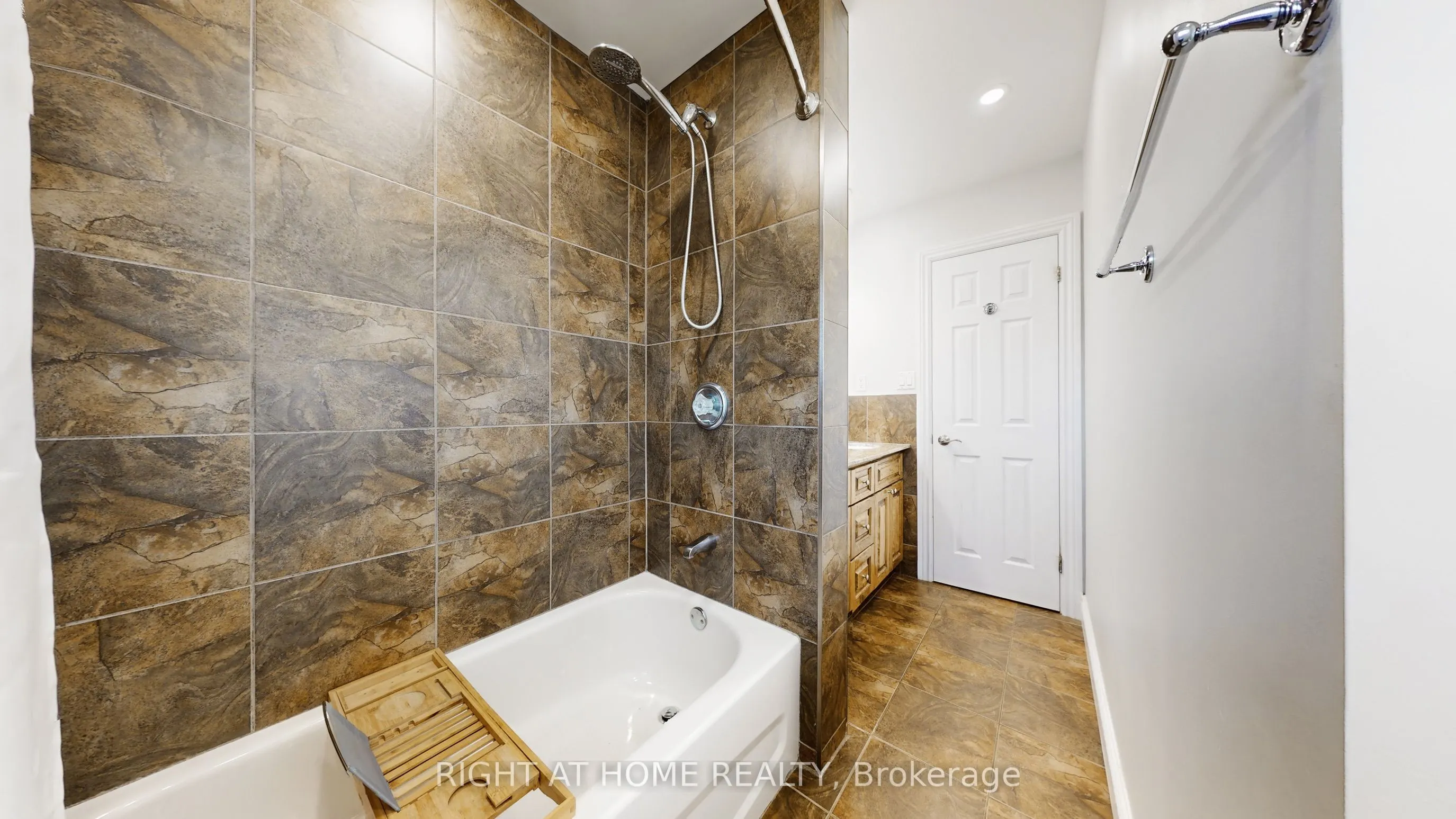 5 Glendale Avenue