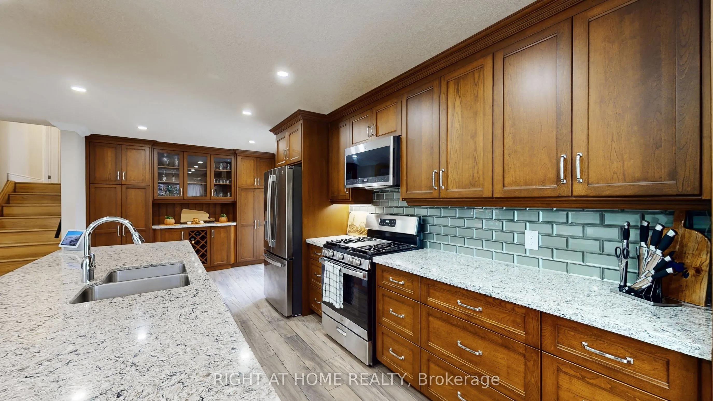 5 Glendale Avenue