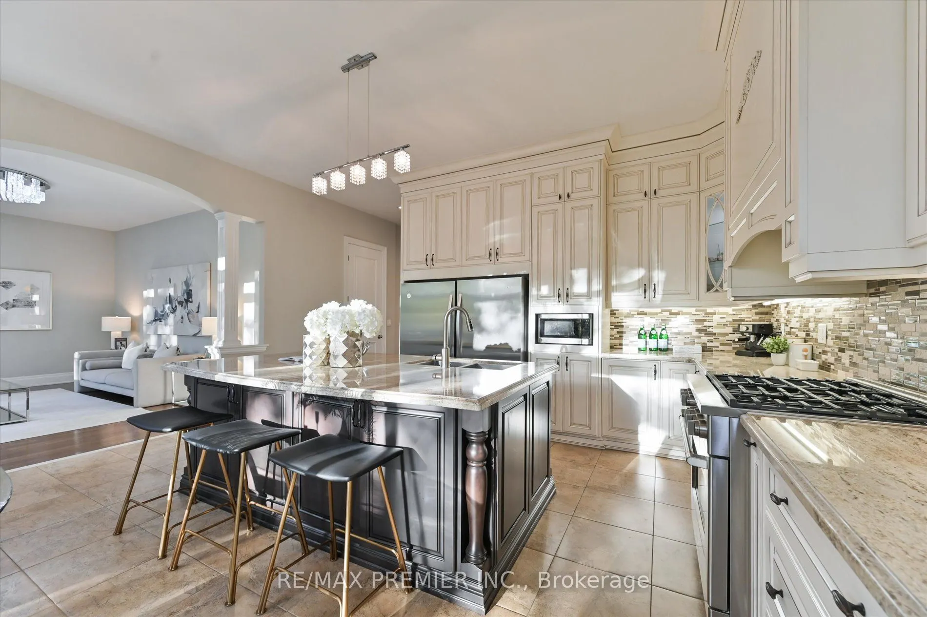 64 Heintzman Crescent