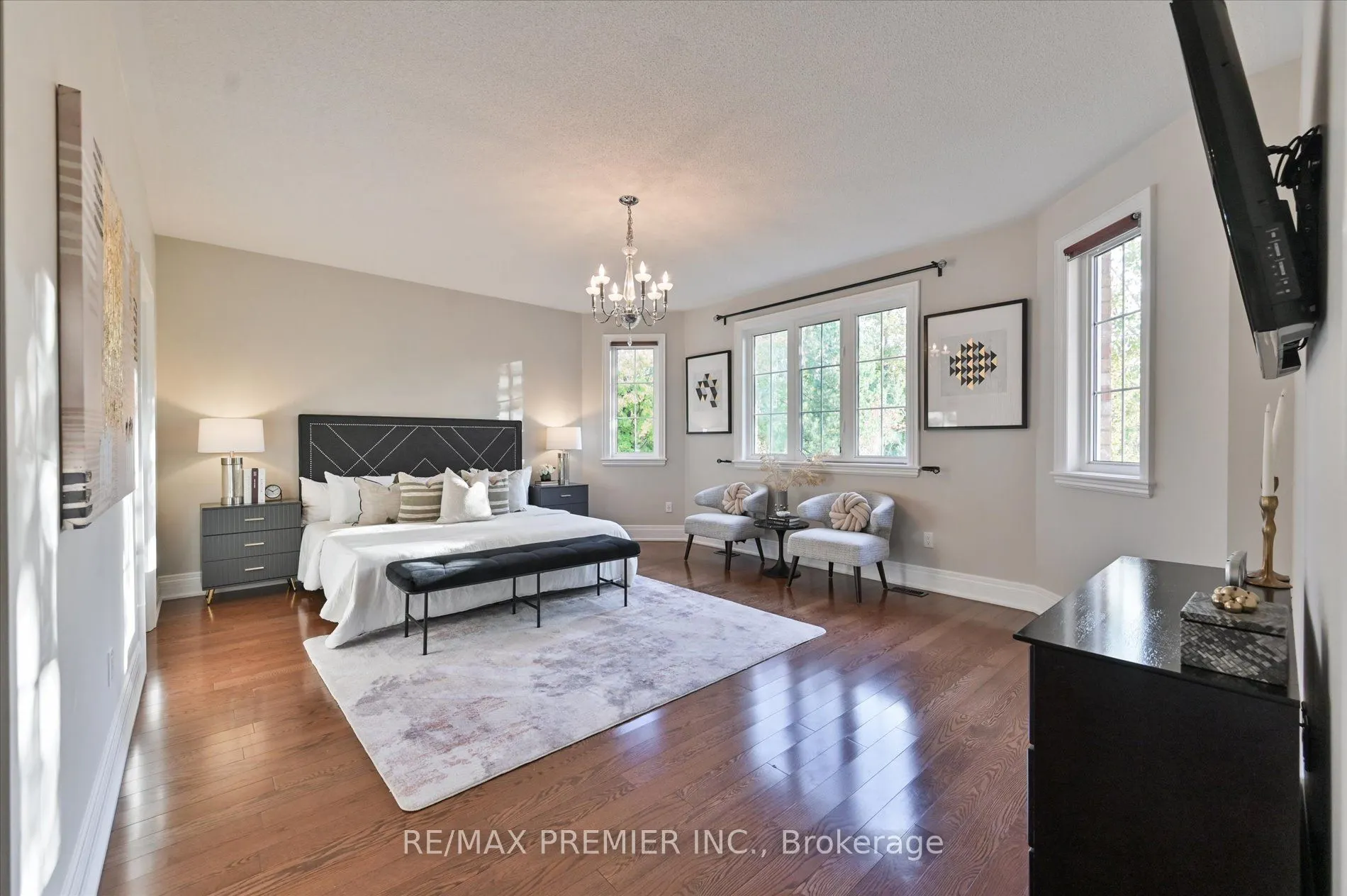 64 Heintzman Crescent