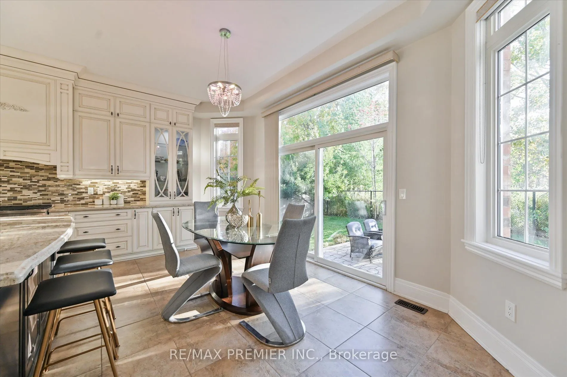 64 Heintzman Crescent