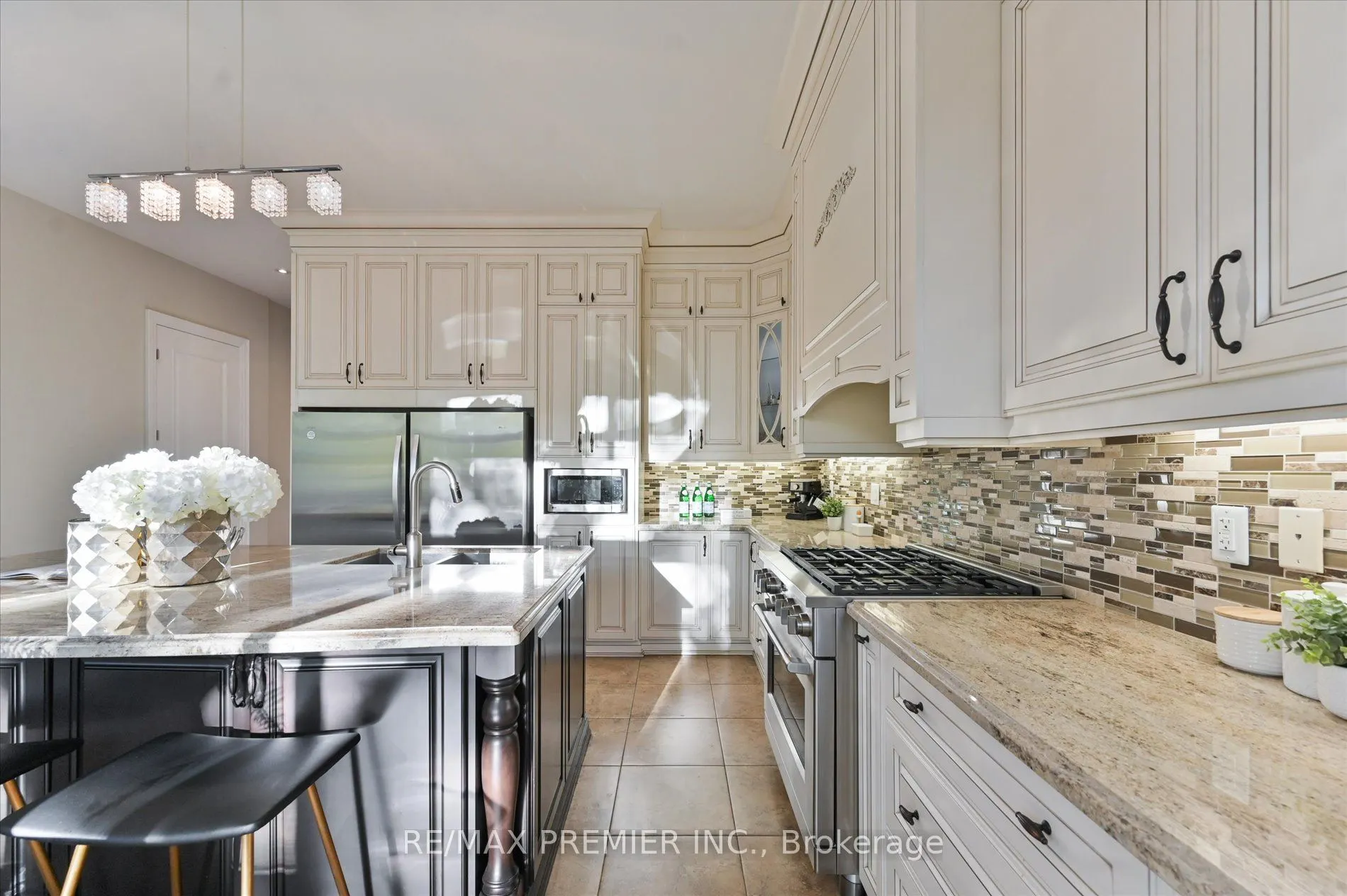 64 Heintzman Crescent