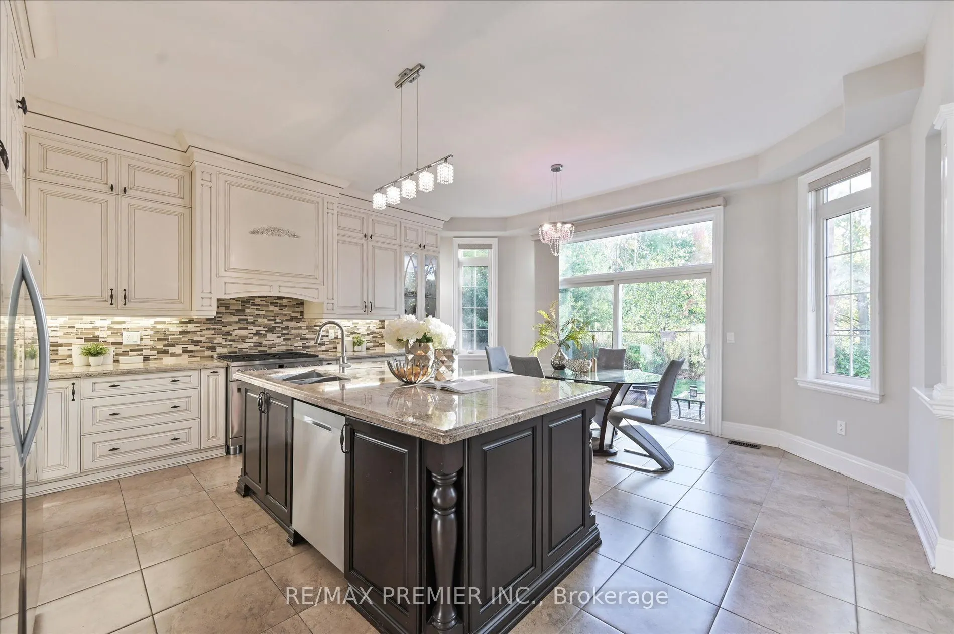 64 Heintzman Crescent
