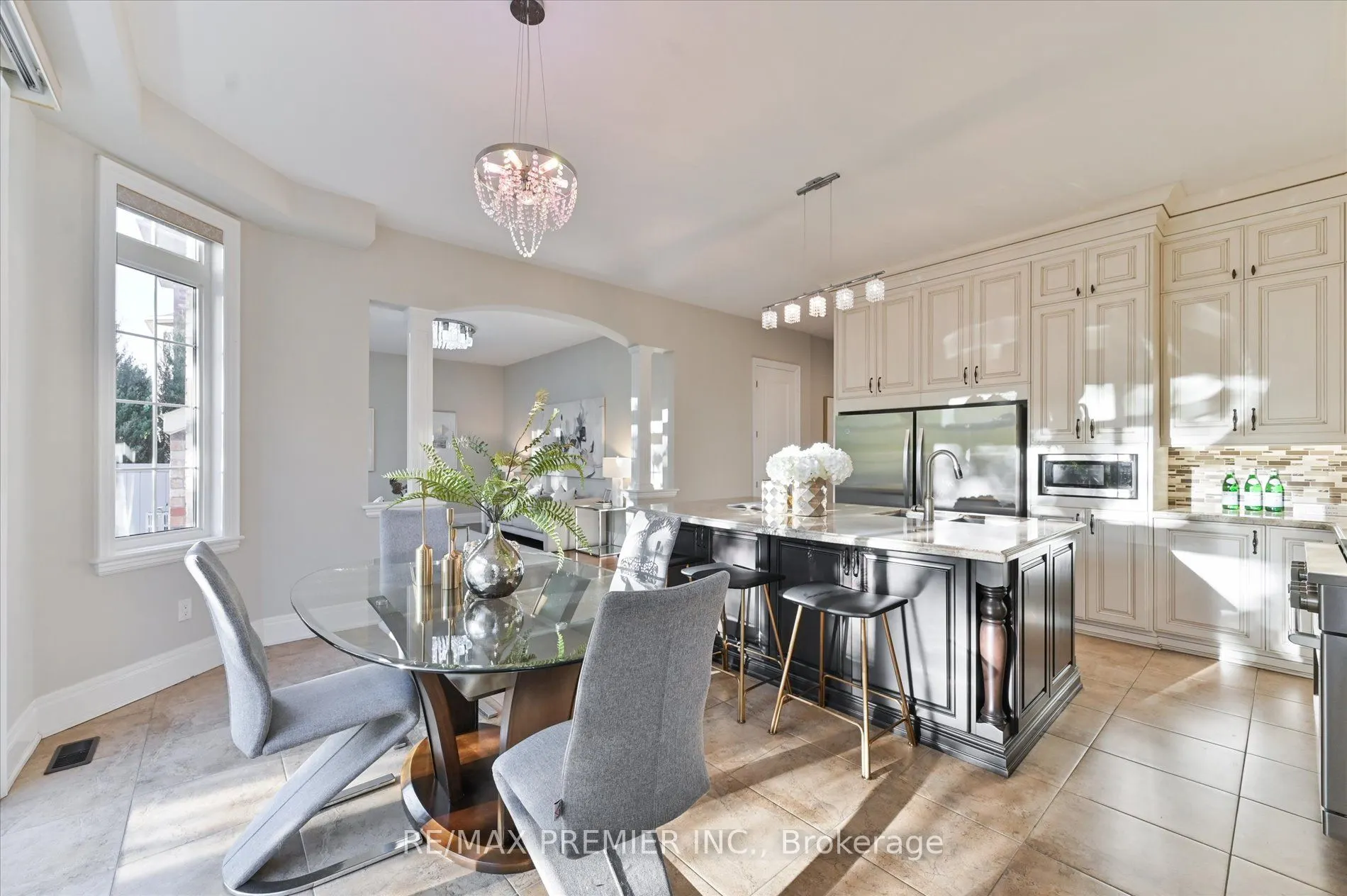 64 Heintzman Crescent
