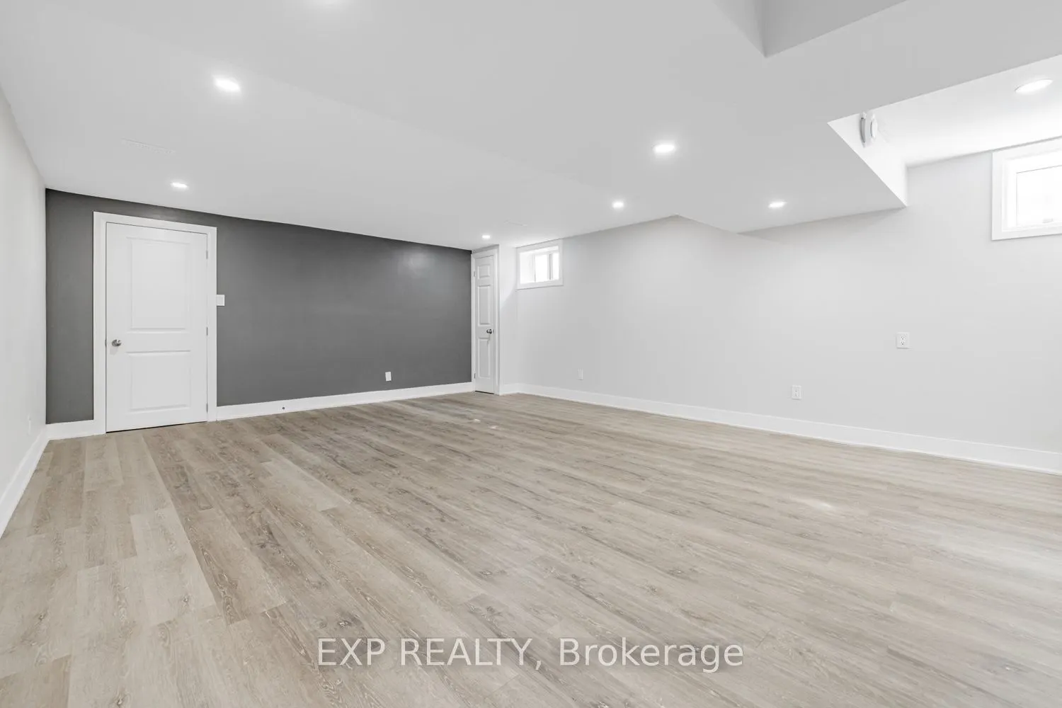 203 Centre Street W