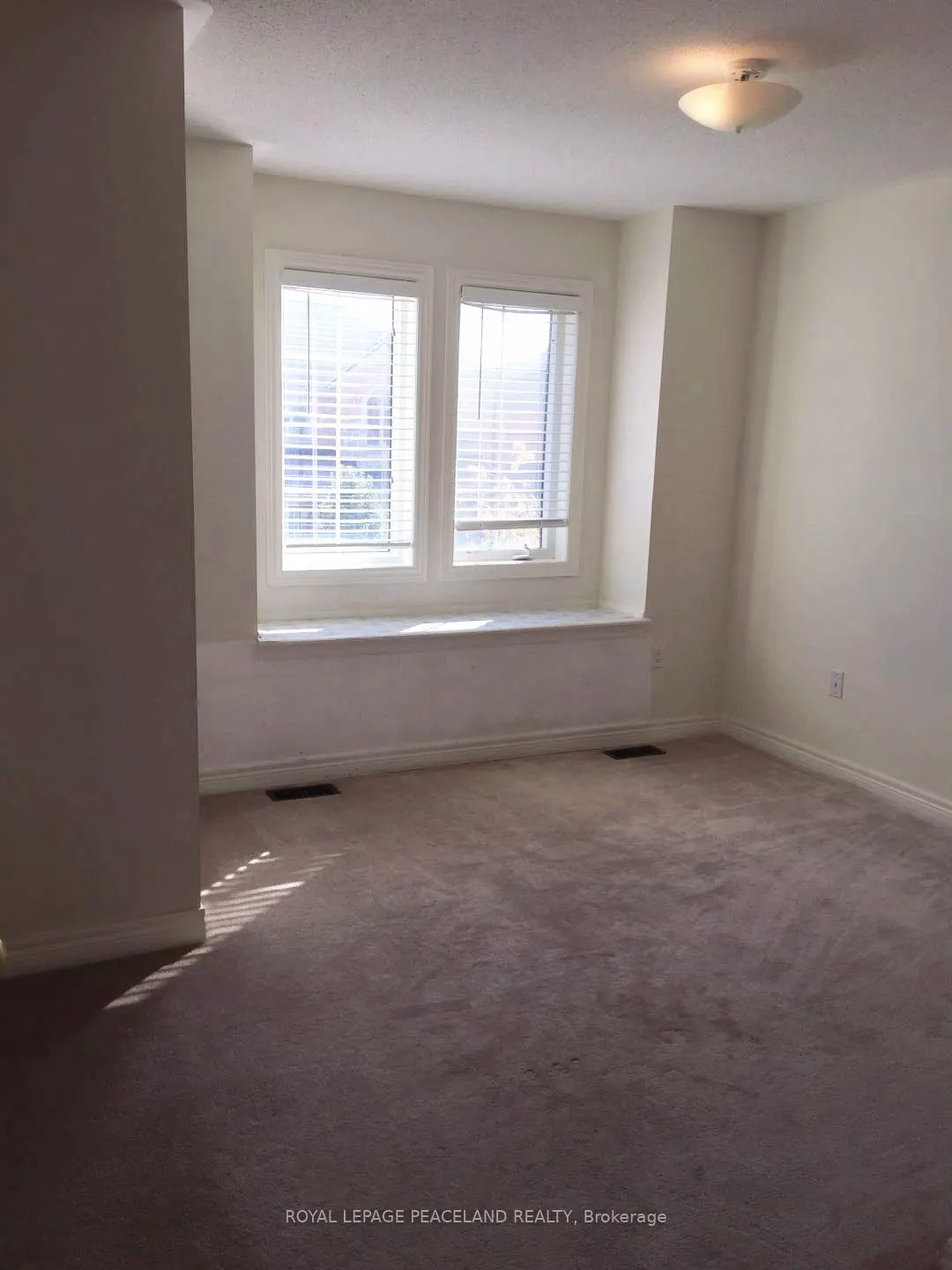 1043 Stuffles Crescent