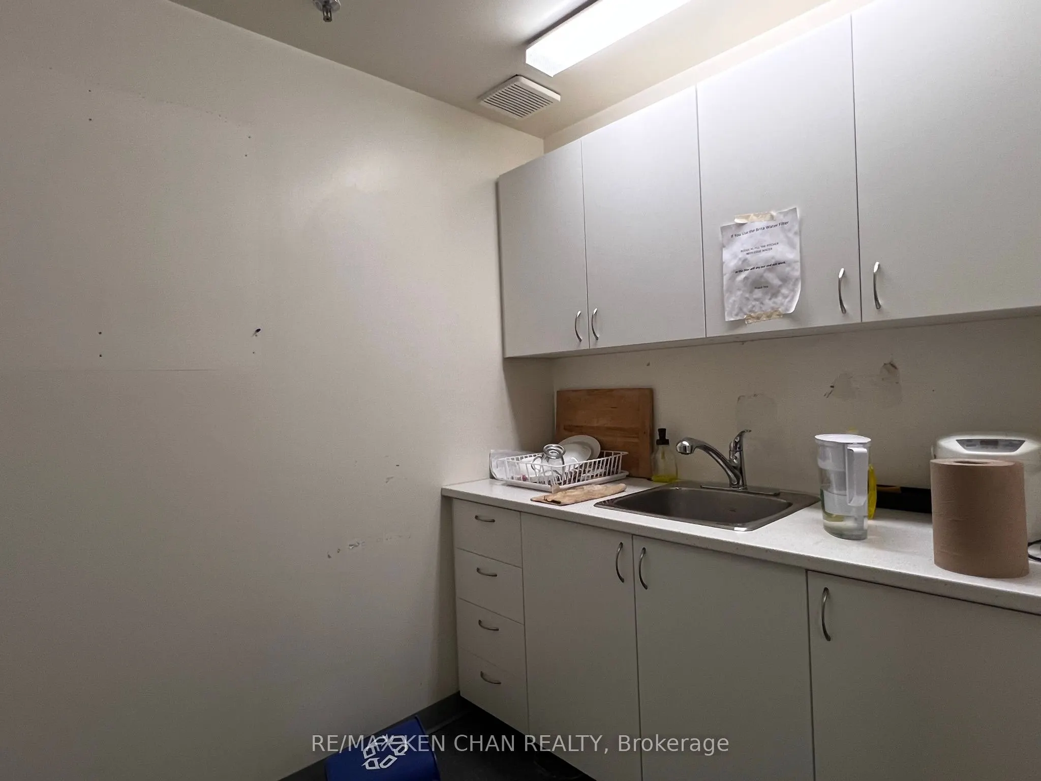860 Denison Street, #10-11