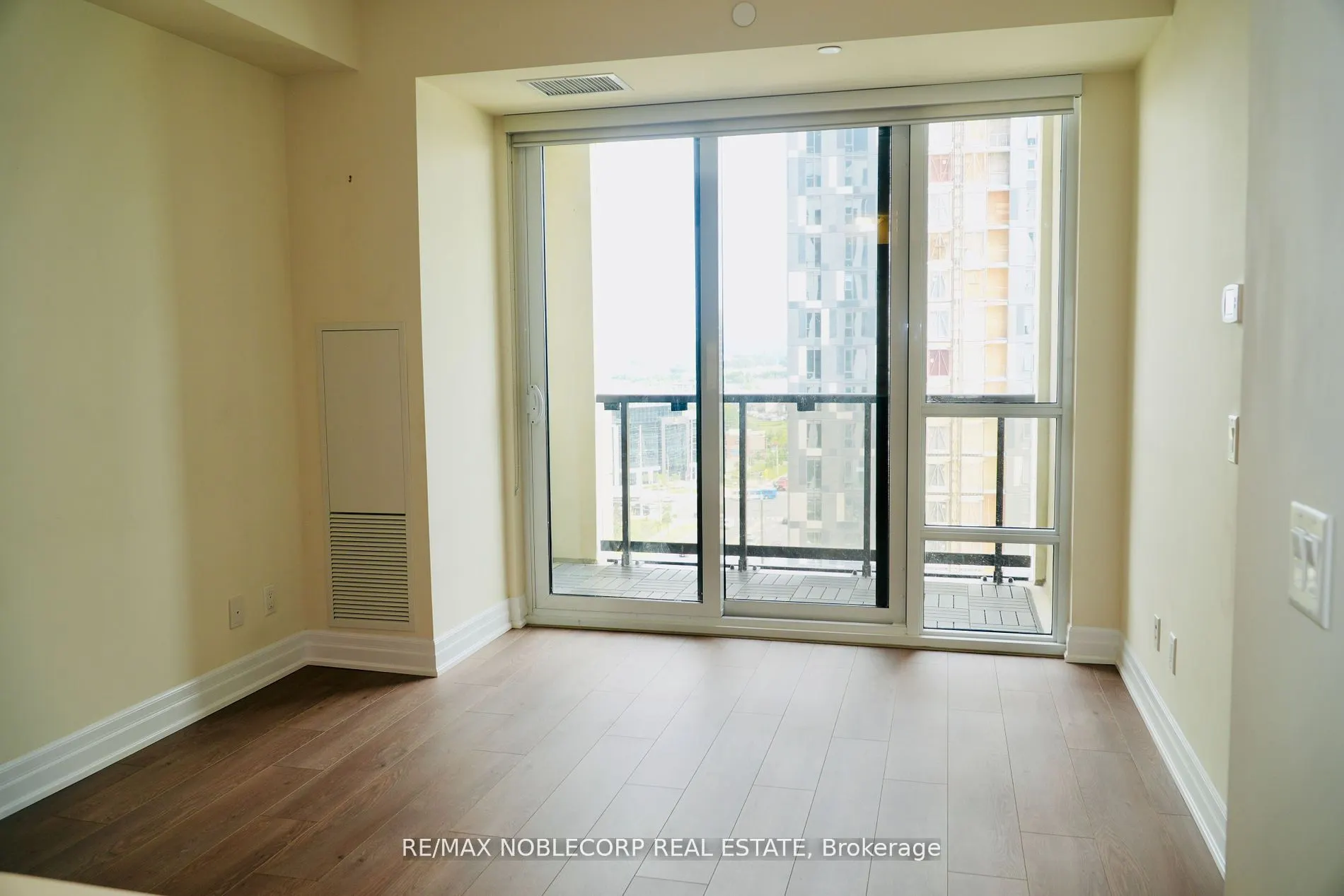 9085 Jane Street, #1511