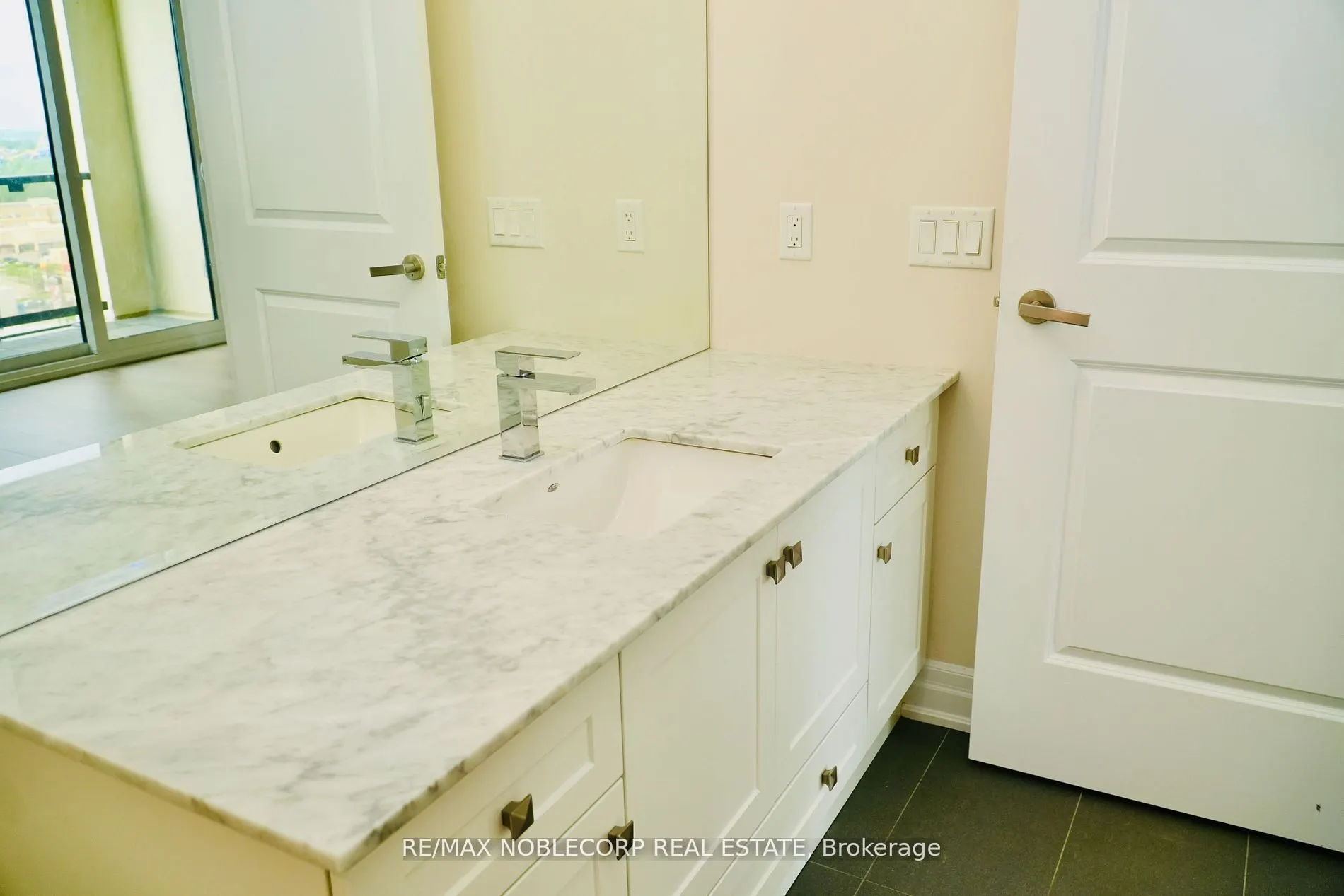 9085 Jane Street, #1511