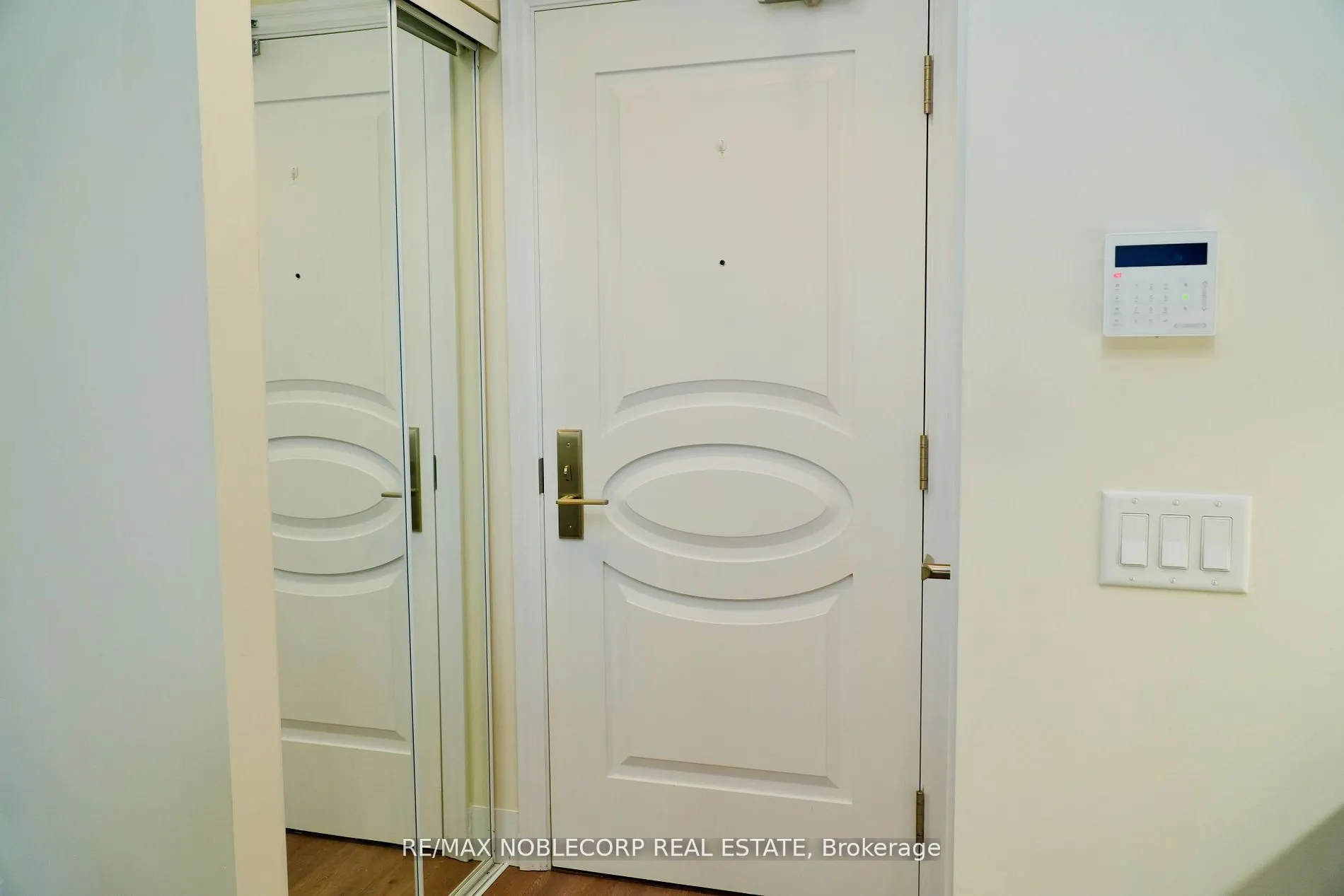 9085 Jane Street, #1511
