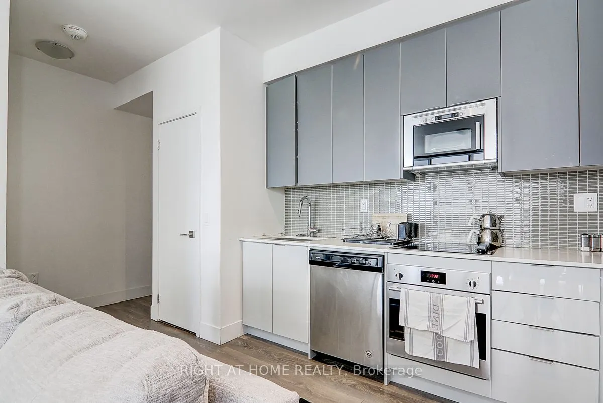 2916 Highway 7 Avenue, #2202