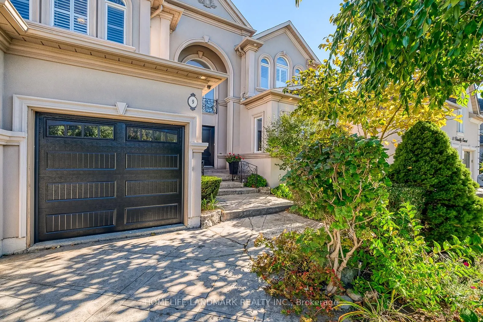 9 Chantilly Crescent