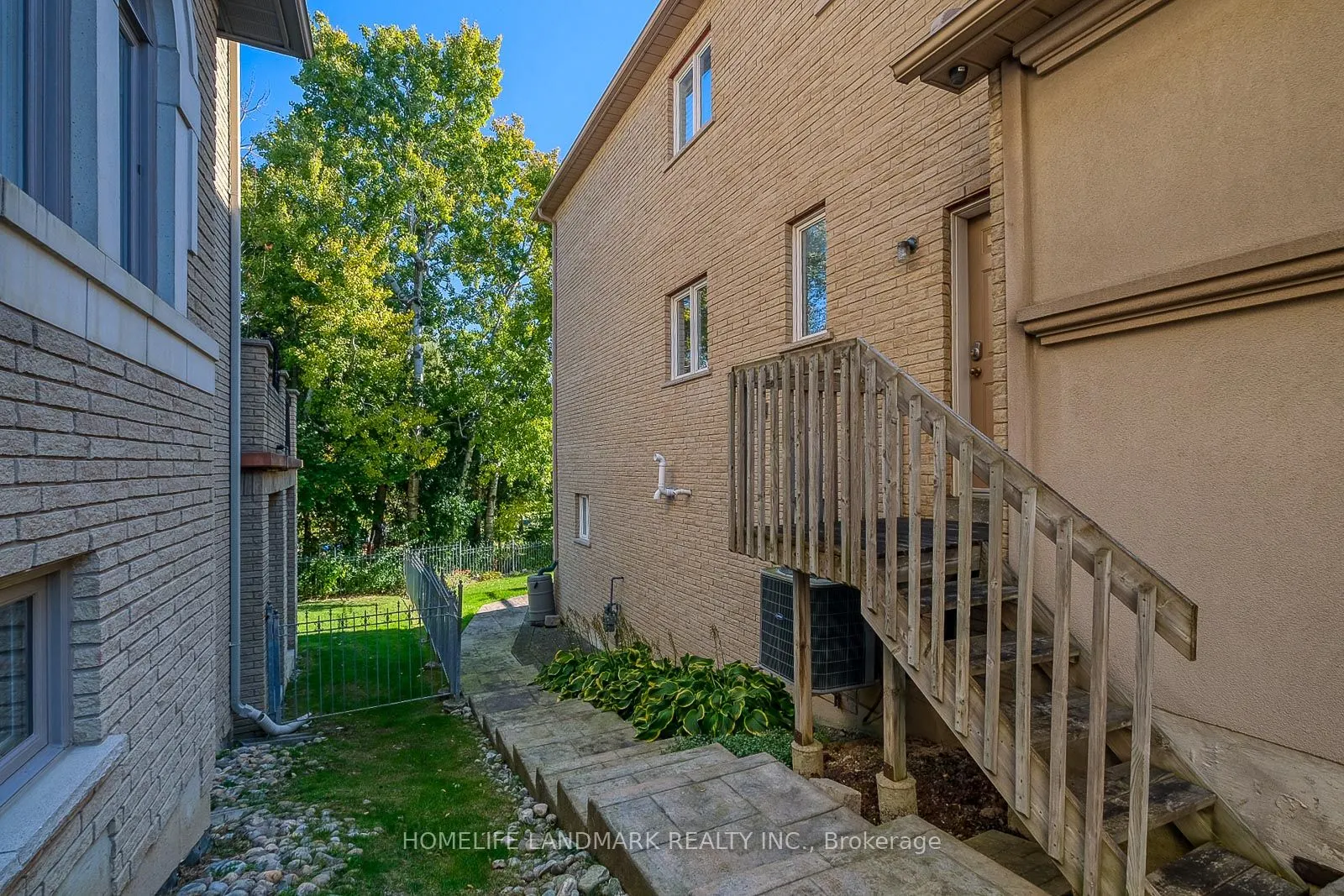 9 Chantilly Crescent