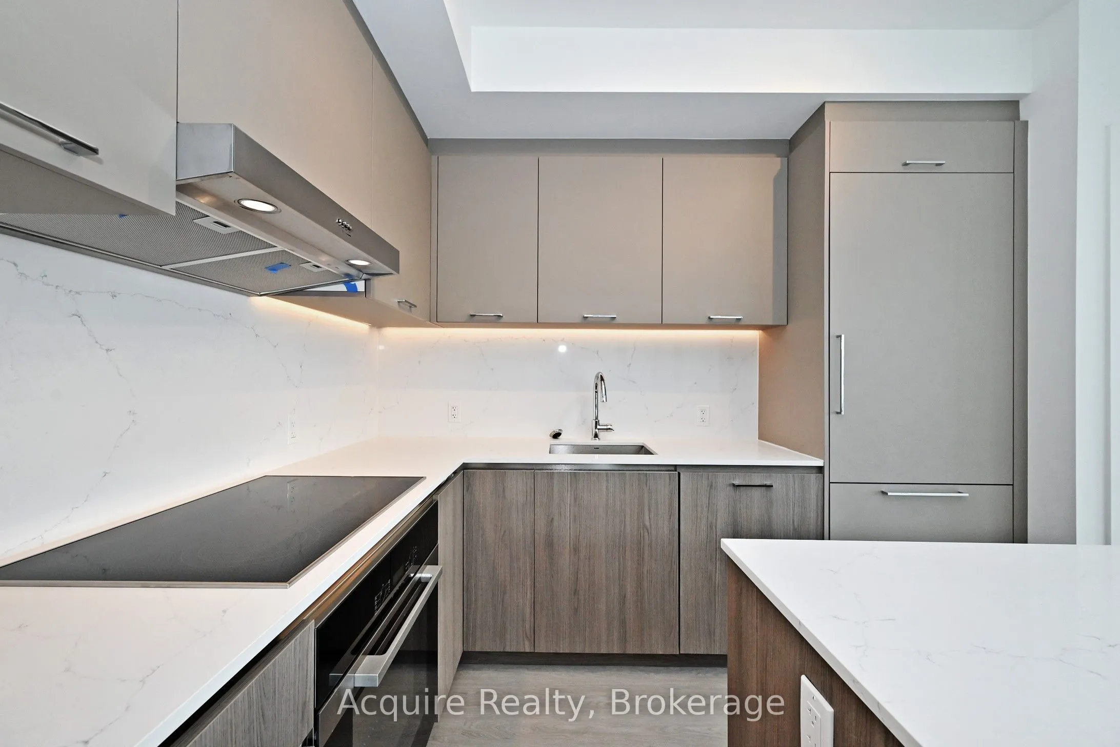 8188 Yonge Street, #825