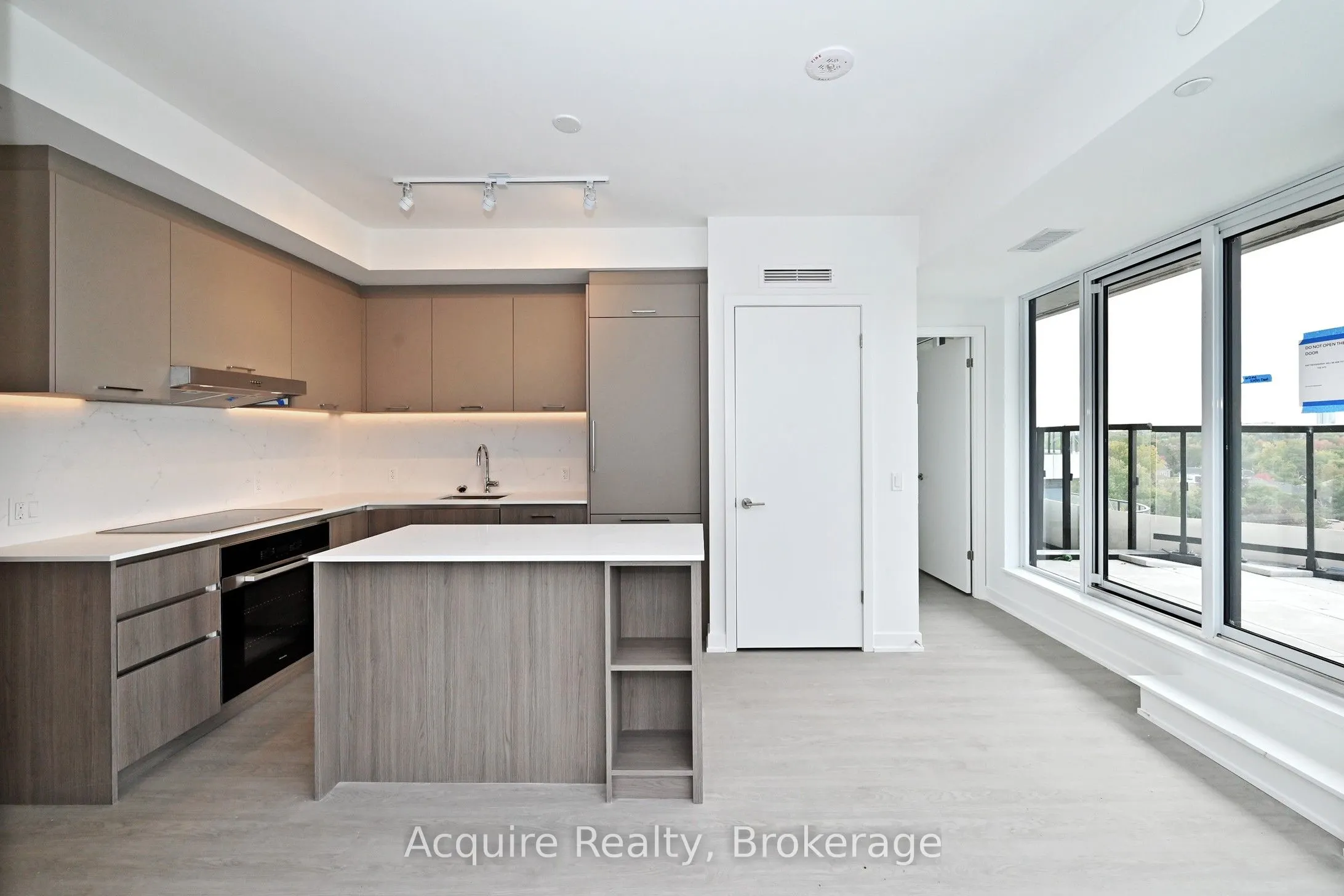 8188 Yonge Street, #825