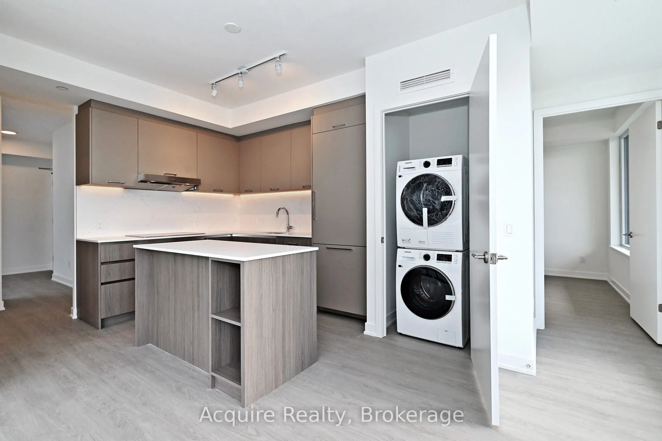 8188 Yonge Street, #825