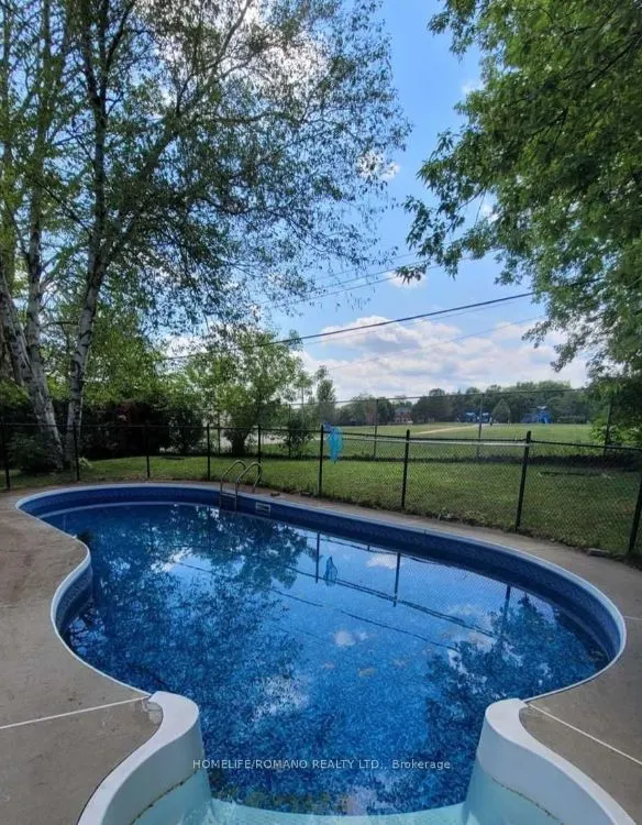 55 Foreht Crescent, #Lower