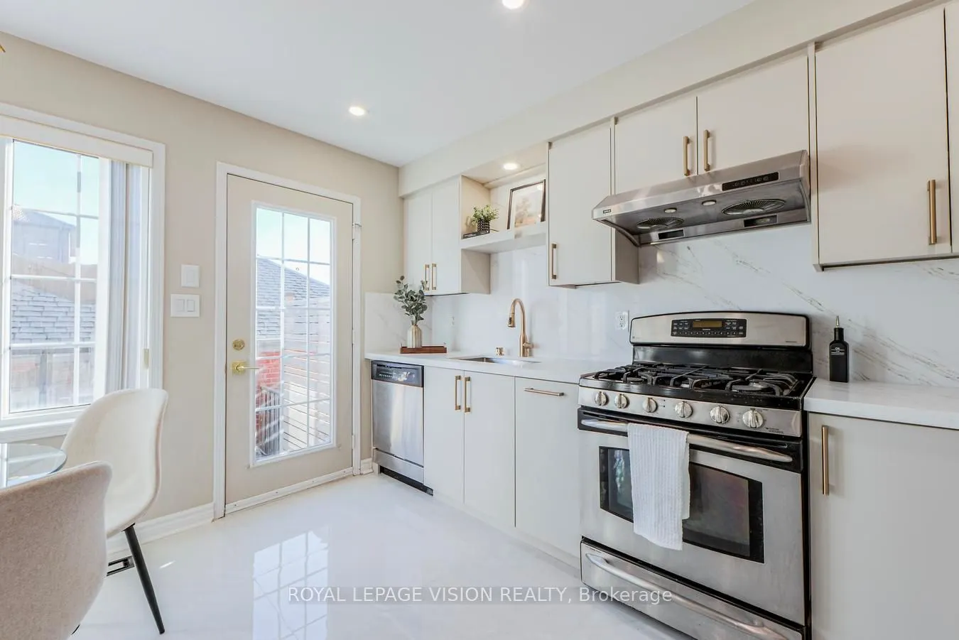 447 White's Hill Avenue