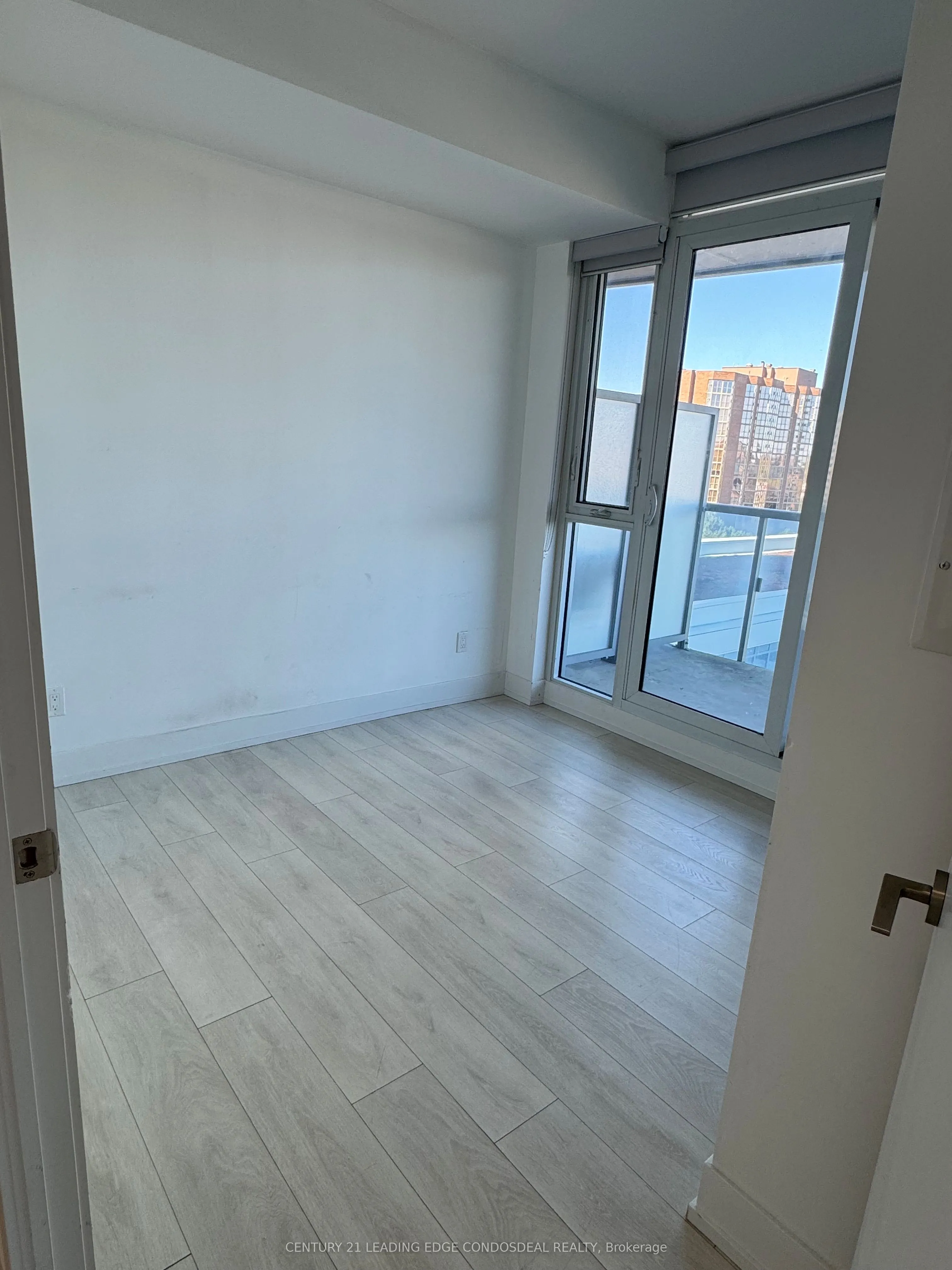 9471 Yonge Street, #913