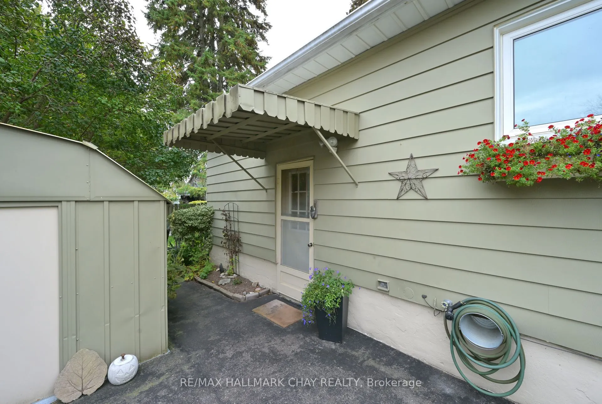 57 Nelson Street E