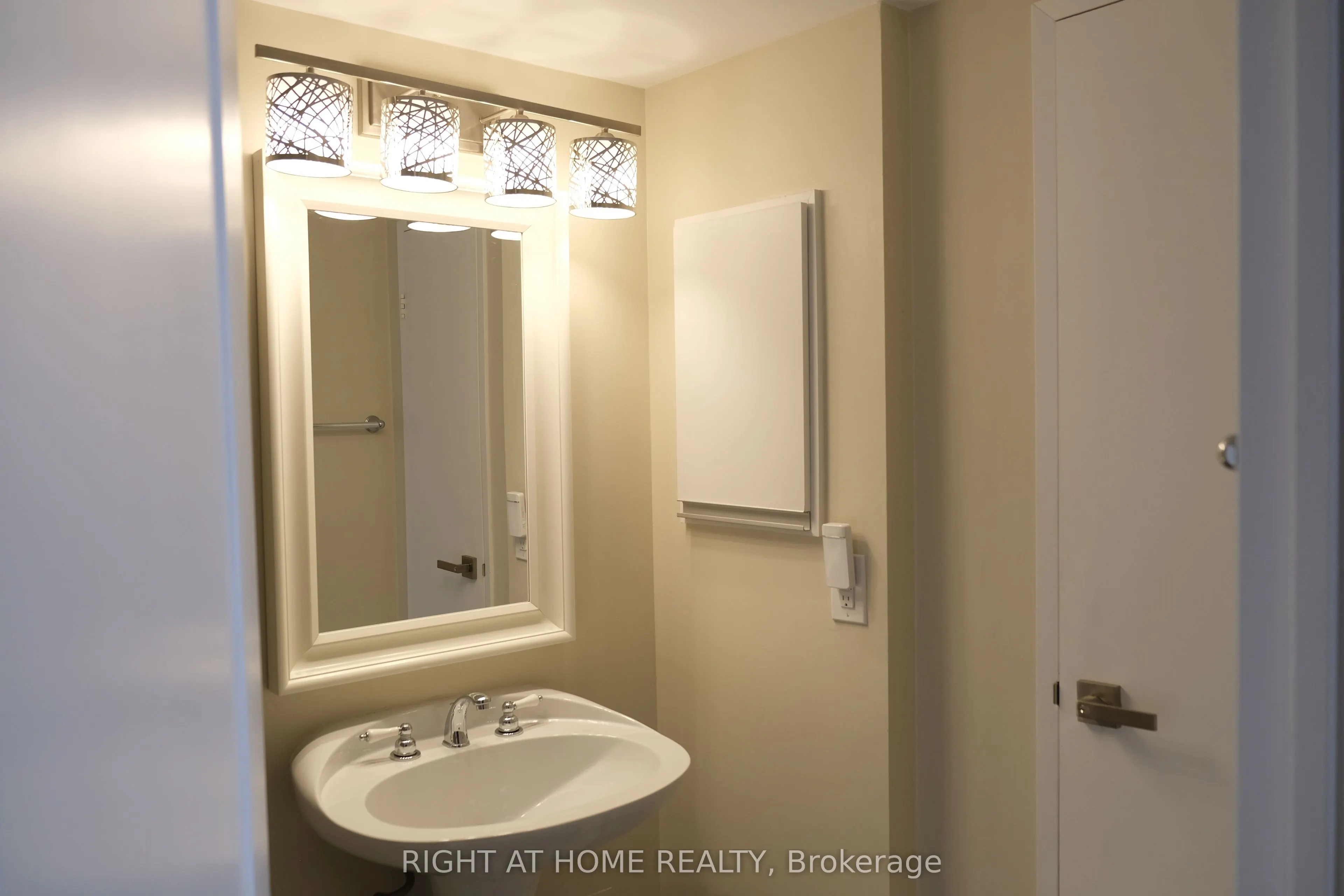 20 Baif Boulevard, #1009