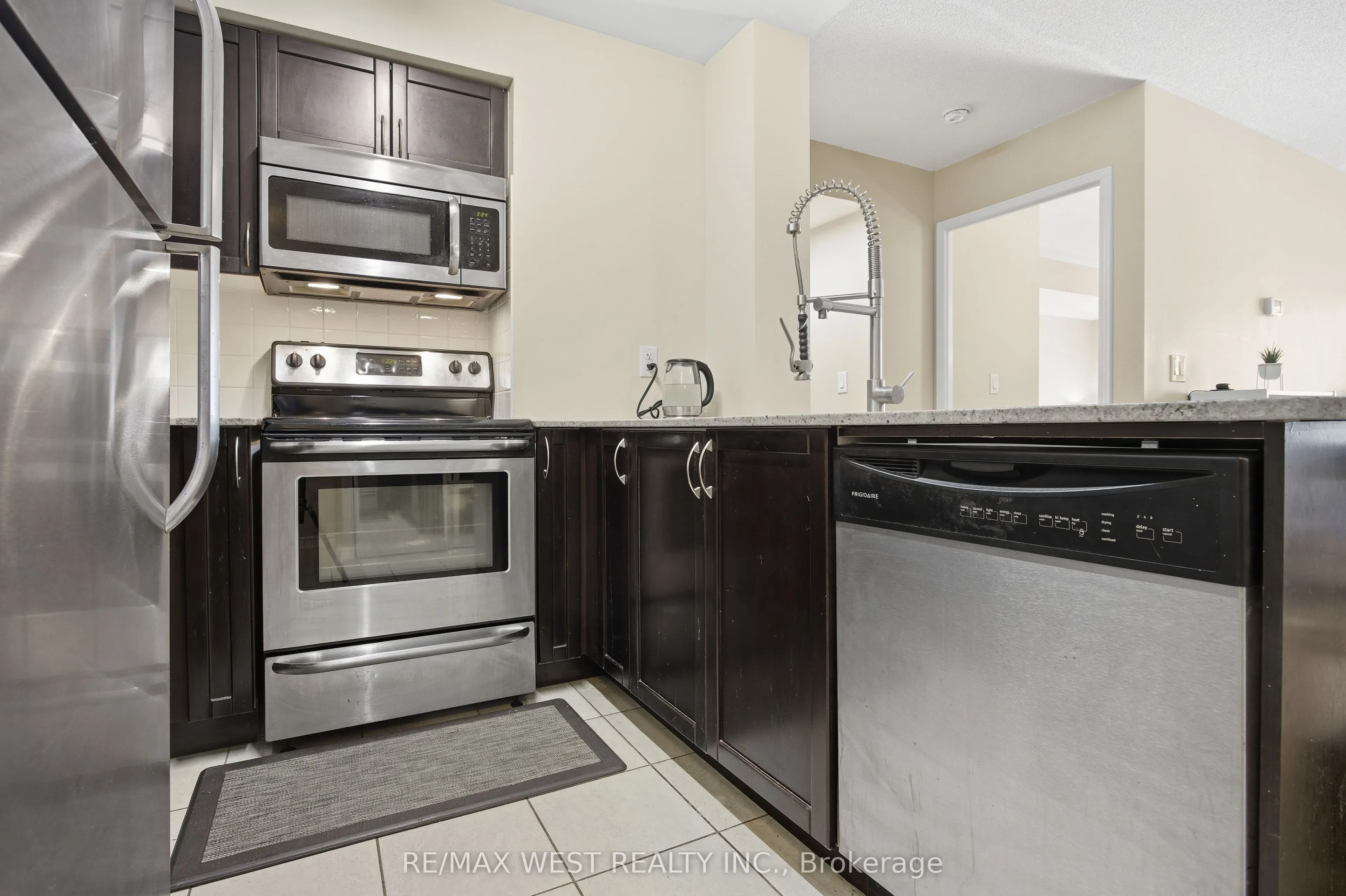 75 King William Crescent, #407
