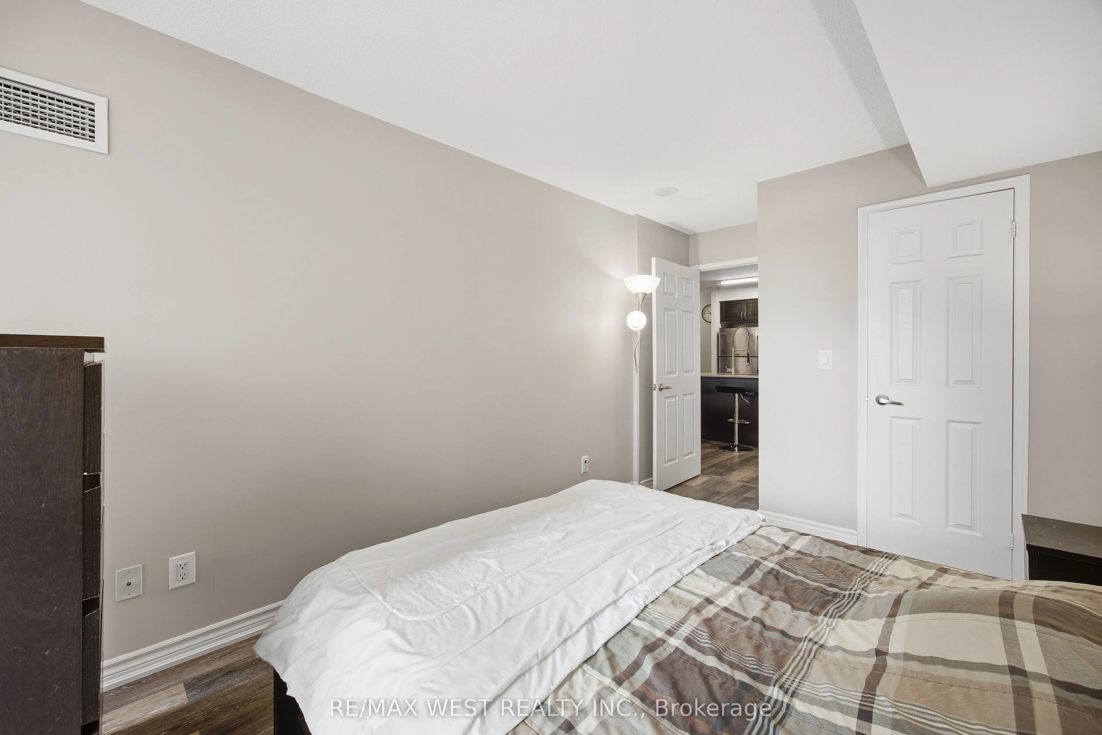 75 King William Crescent, #407