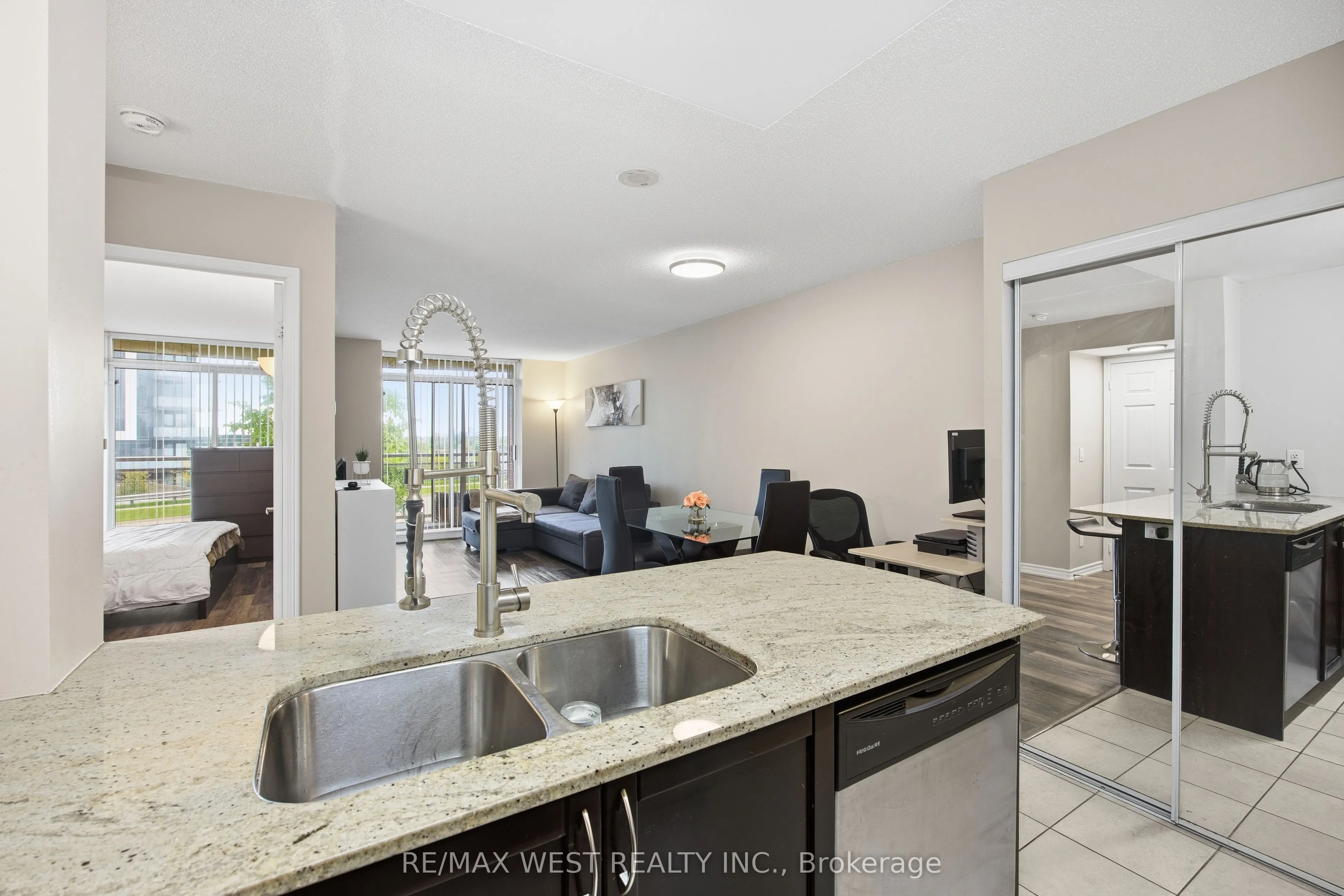 75 King William Crescent, #407