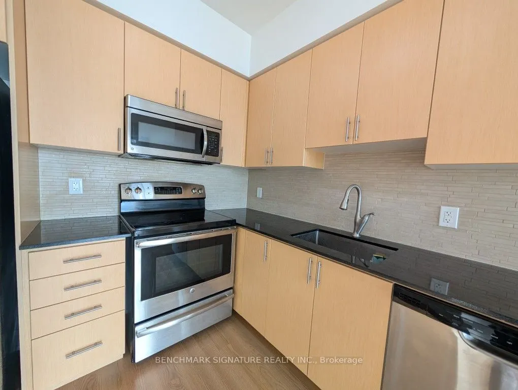 7171 Yonge Street, #616