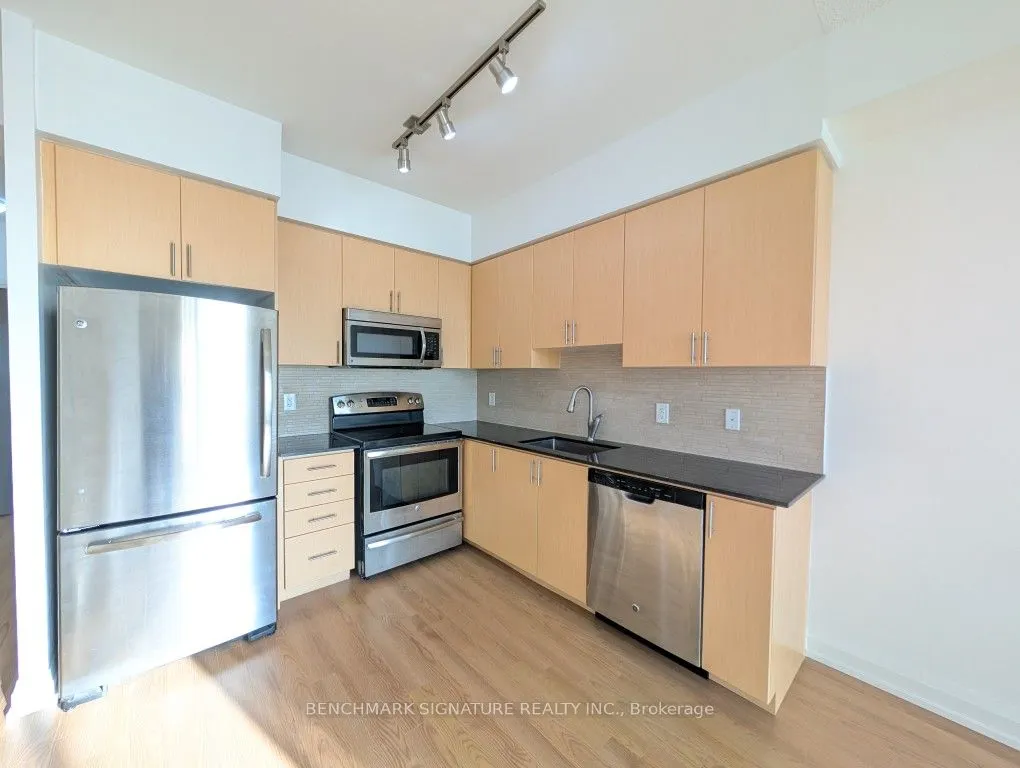 7171 Yonge Street, #616