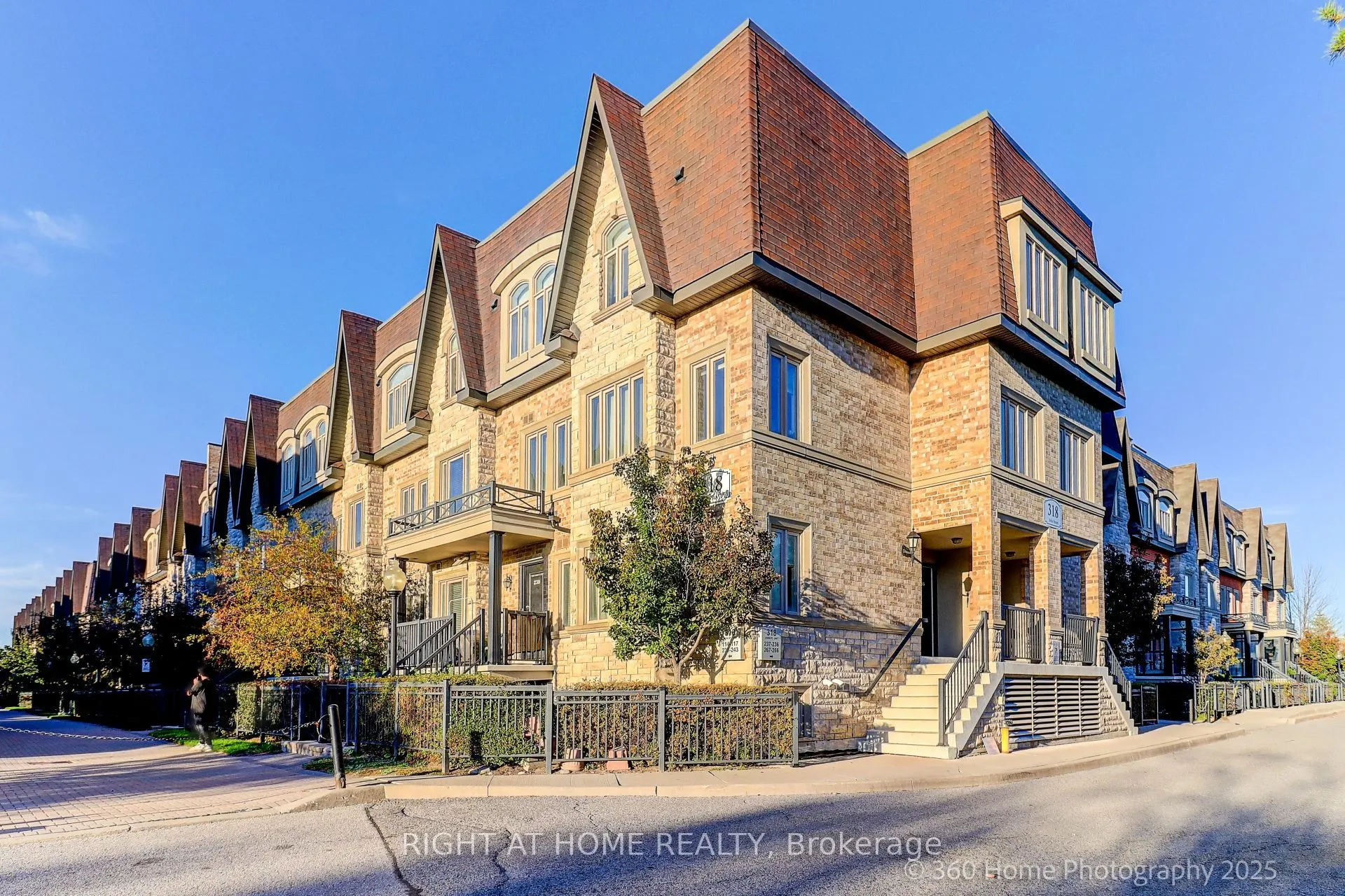 318 John Street, #256