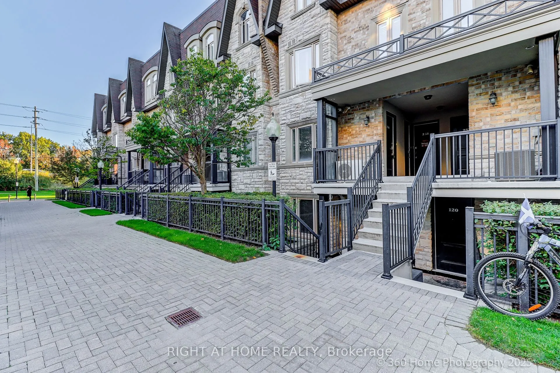 318 John Street, #256