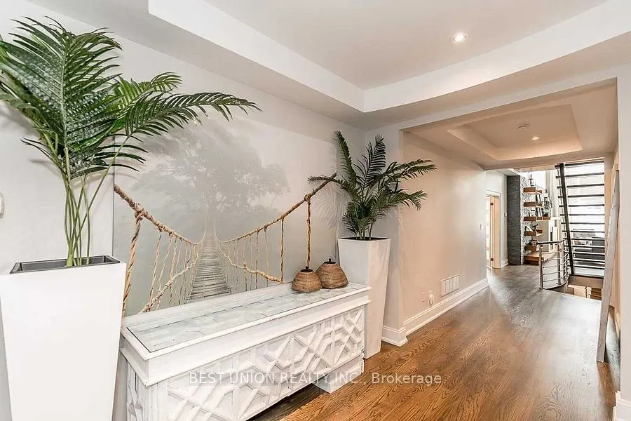 8 Shangri-La Lane