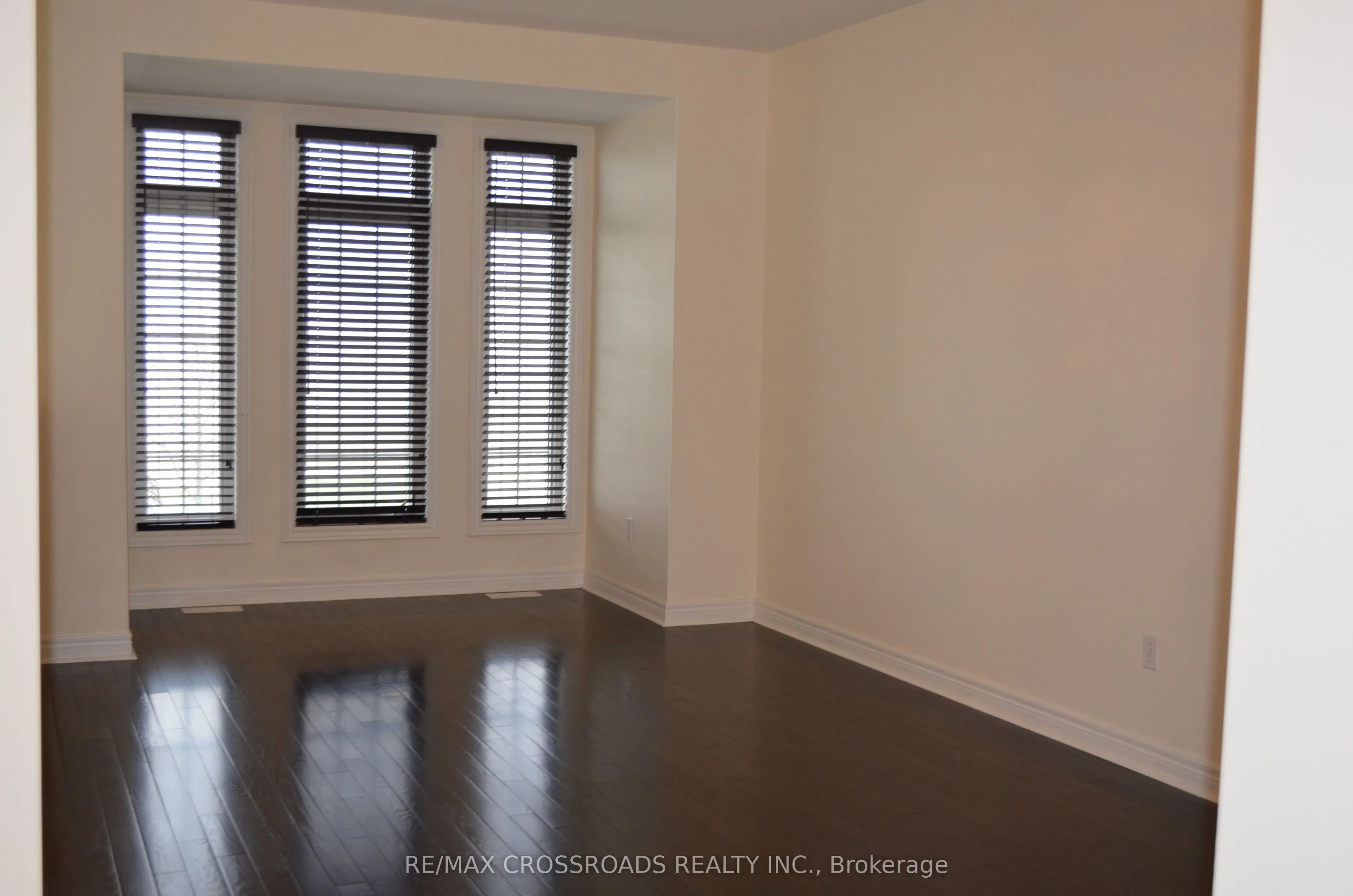 76 Rustle Woods Avenue