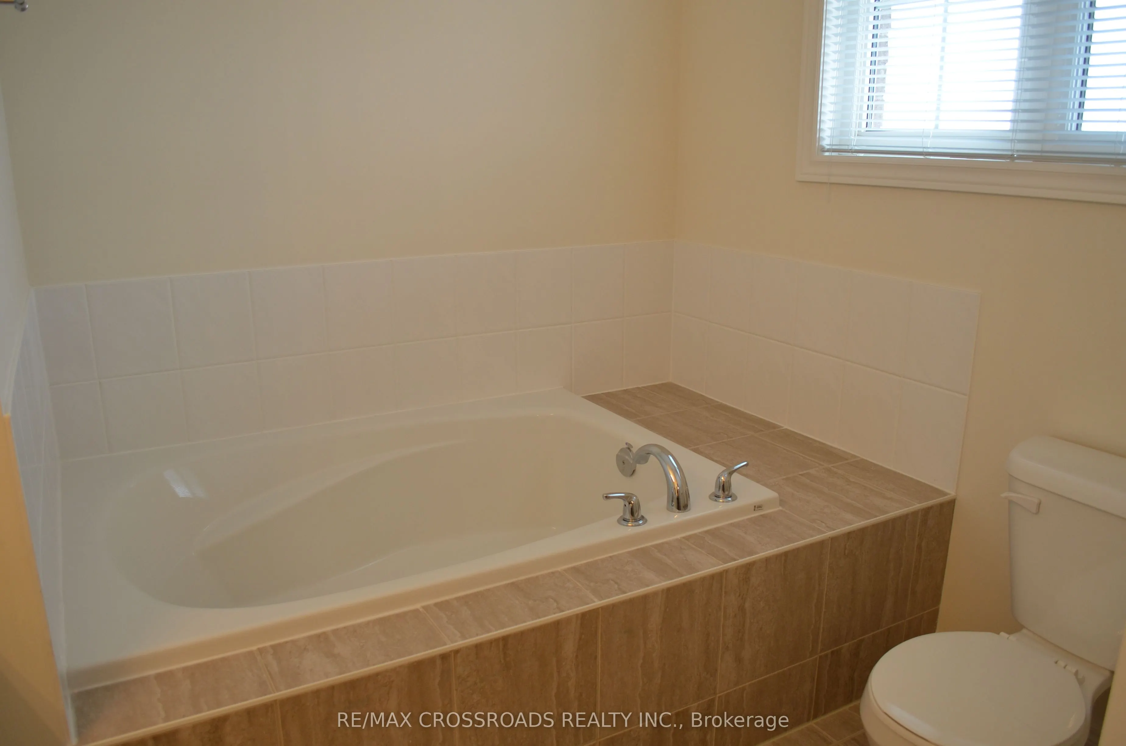 76 Rustle Woods Avenue