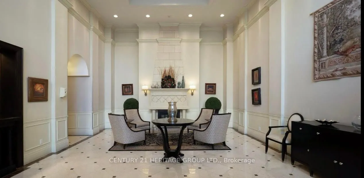 310 Red Maple Road, #809