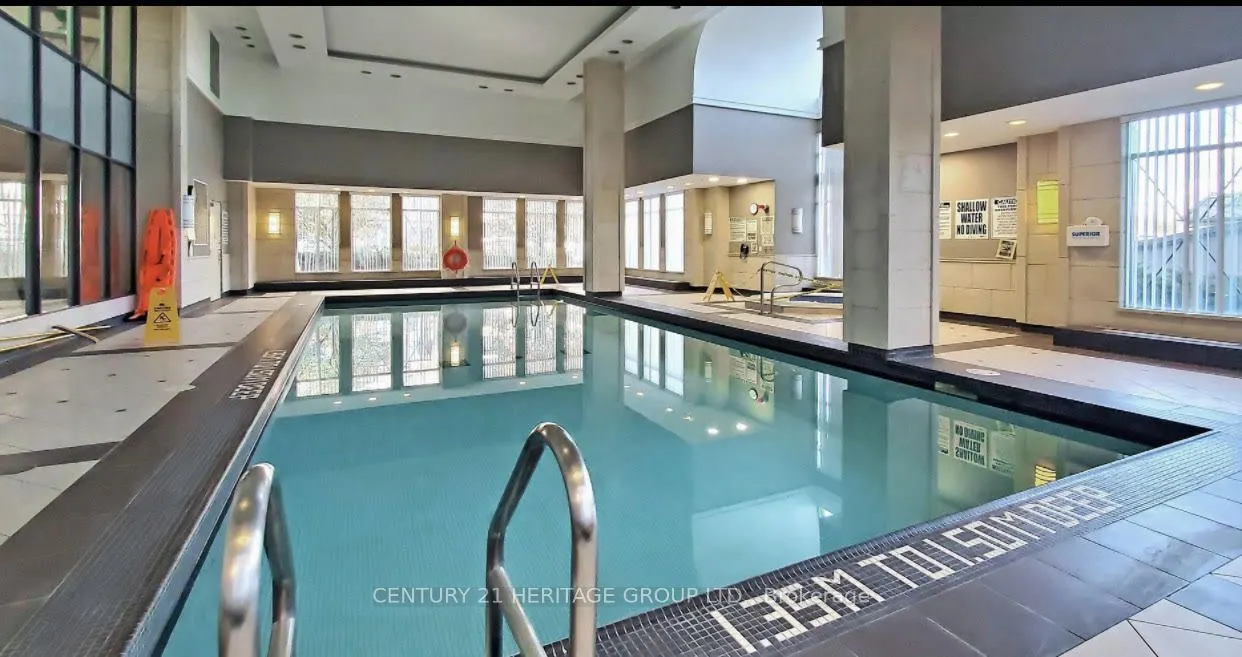 310 Red Maple Road, #809