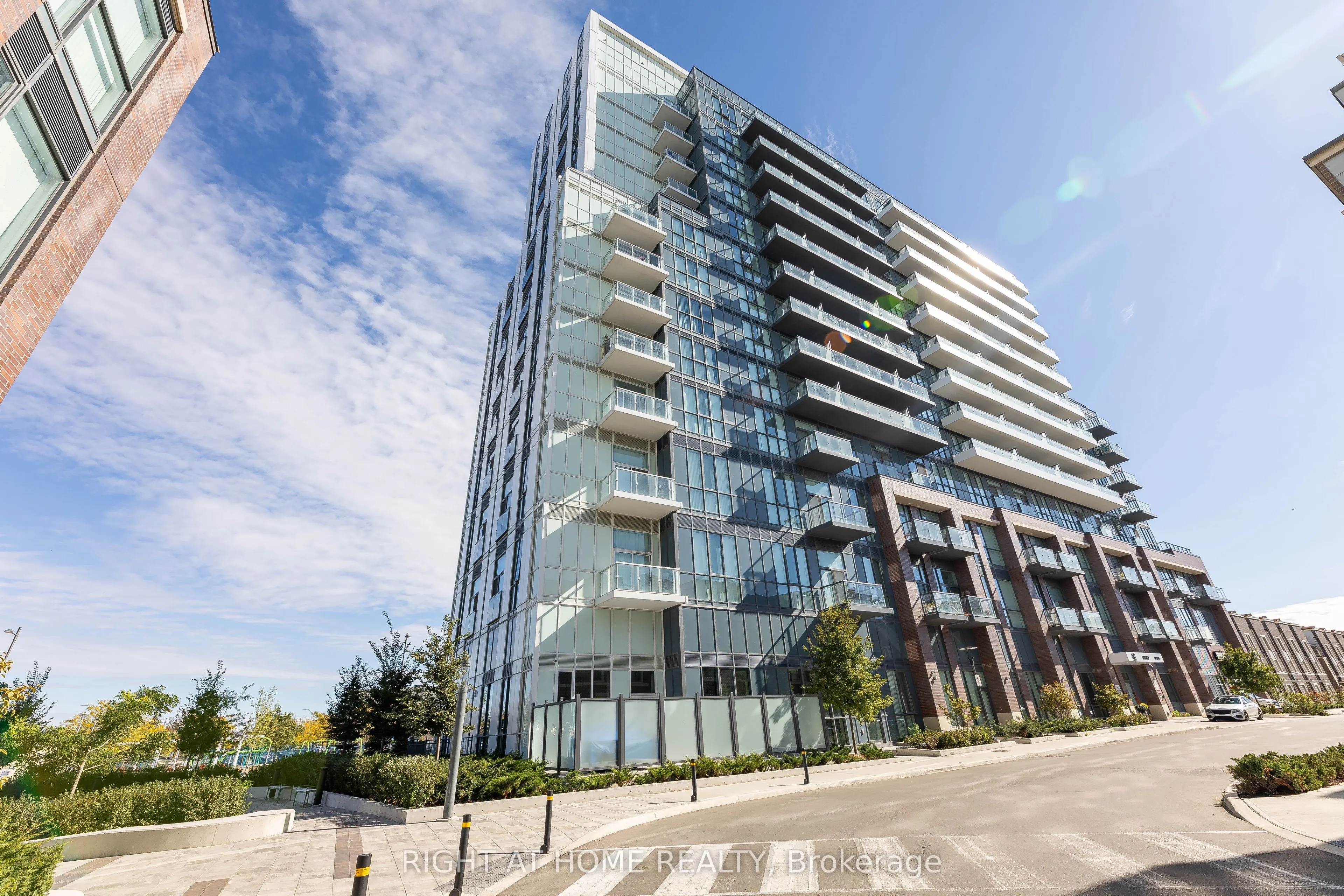 60 Honeycrisp Crescent, #212